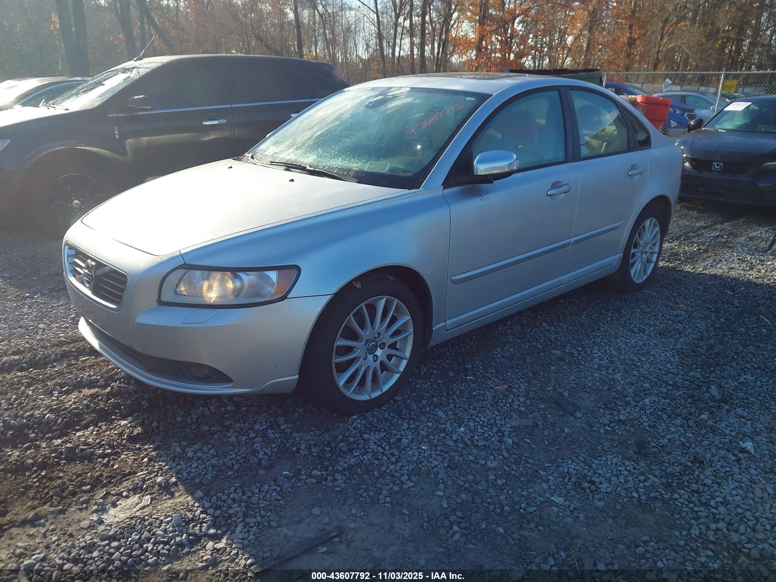VOLVO S40 image 2