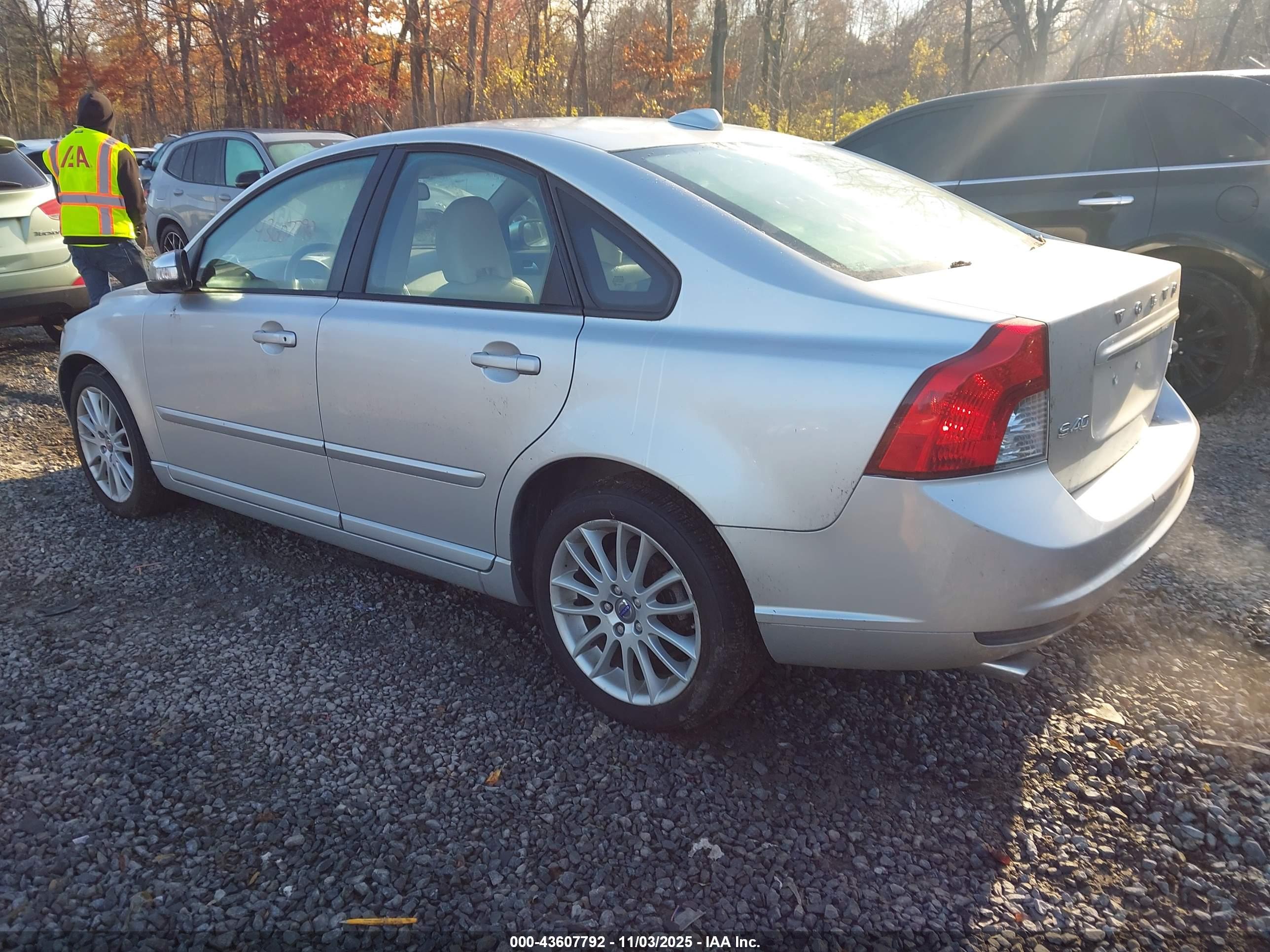 VOLVO S40 image 3