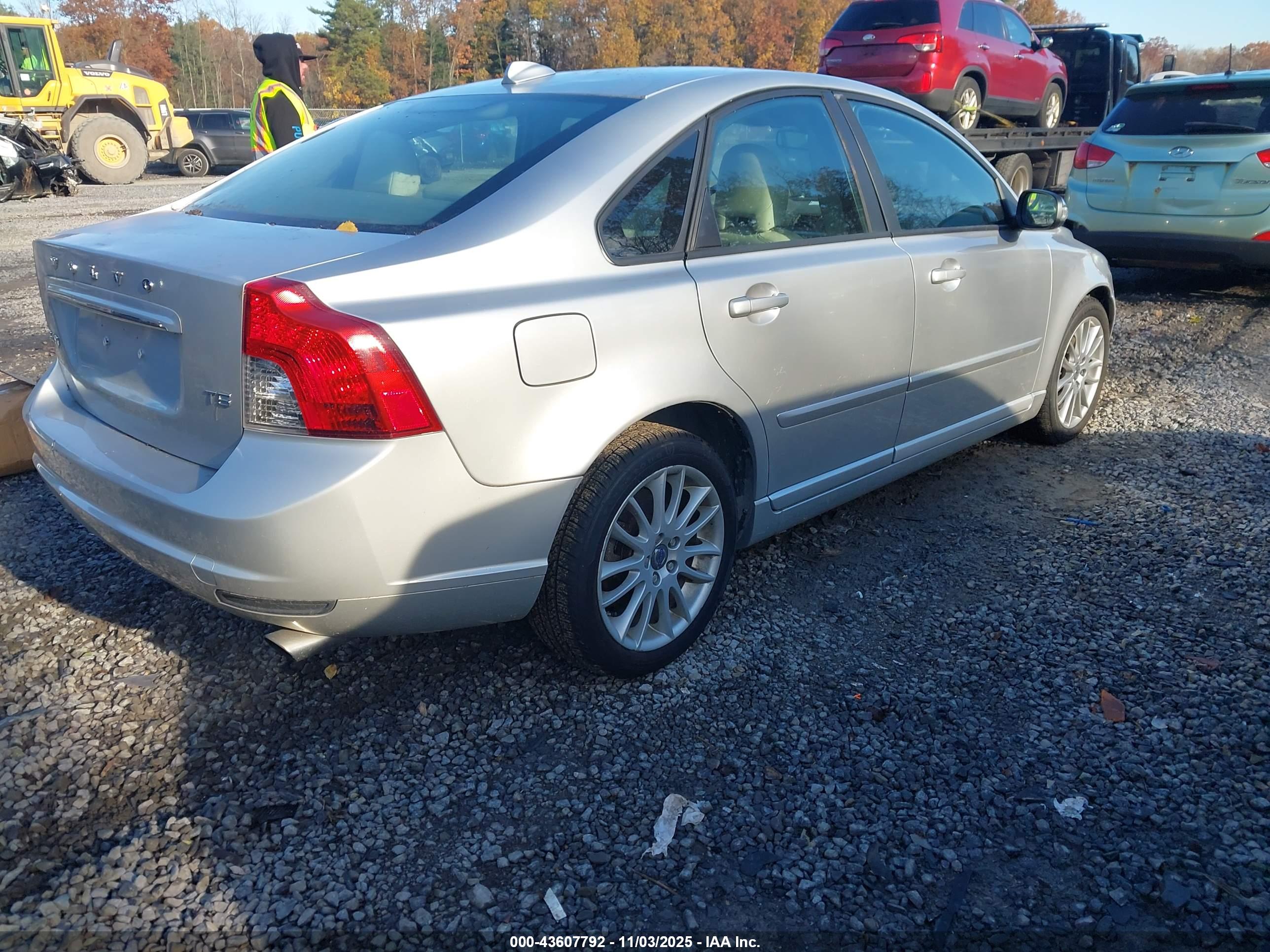 VOLVO S40 image 4