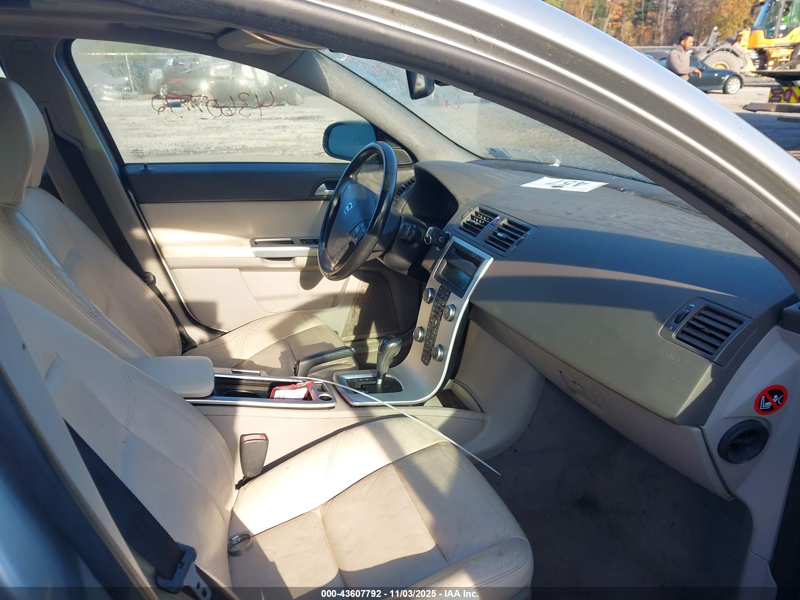 VOLVO S40 image 5