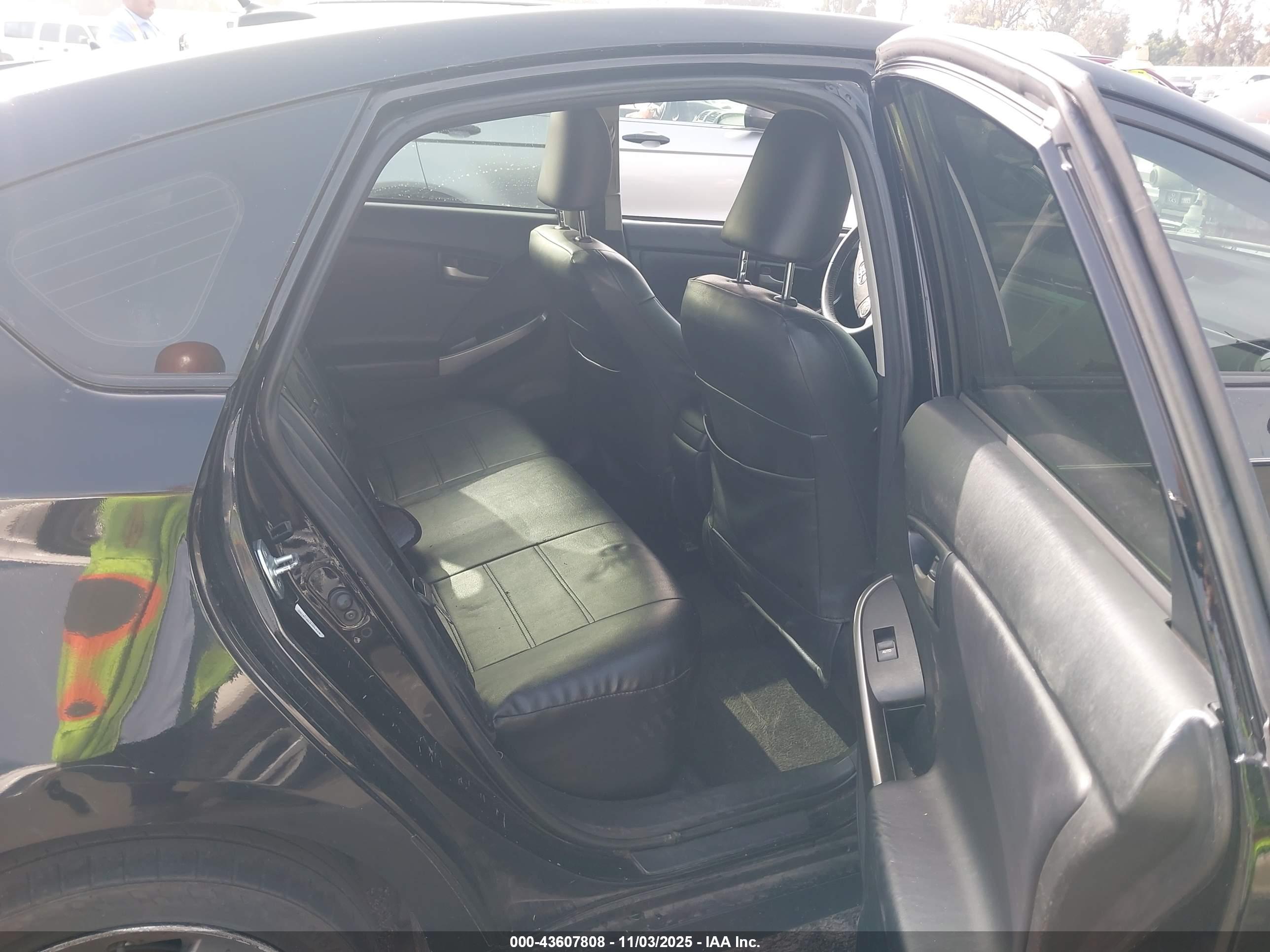 TOYOTA PRIUS image 8
