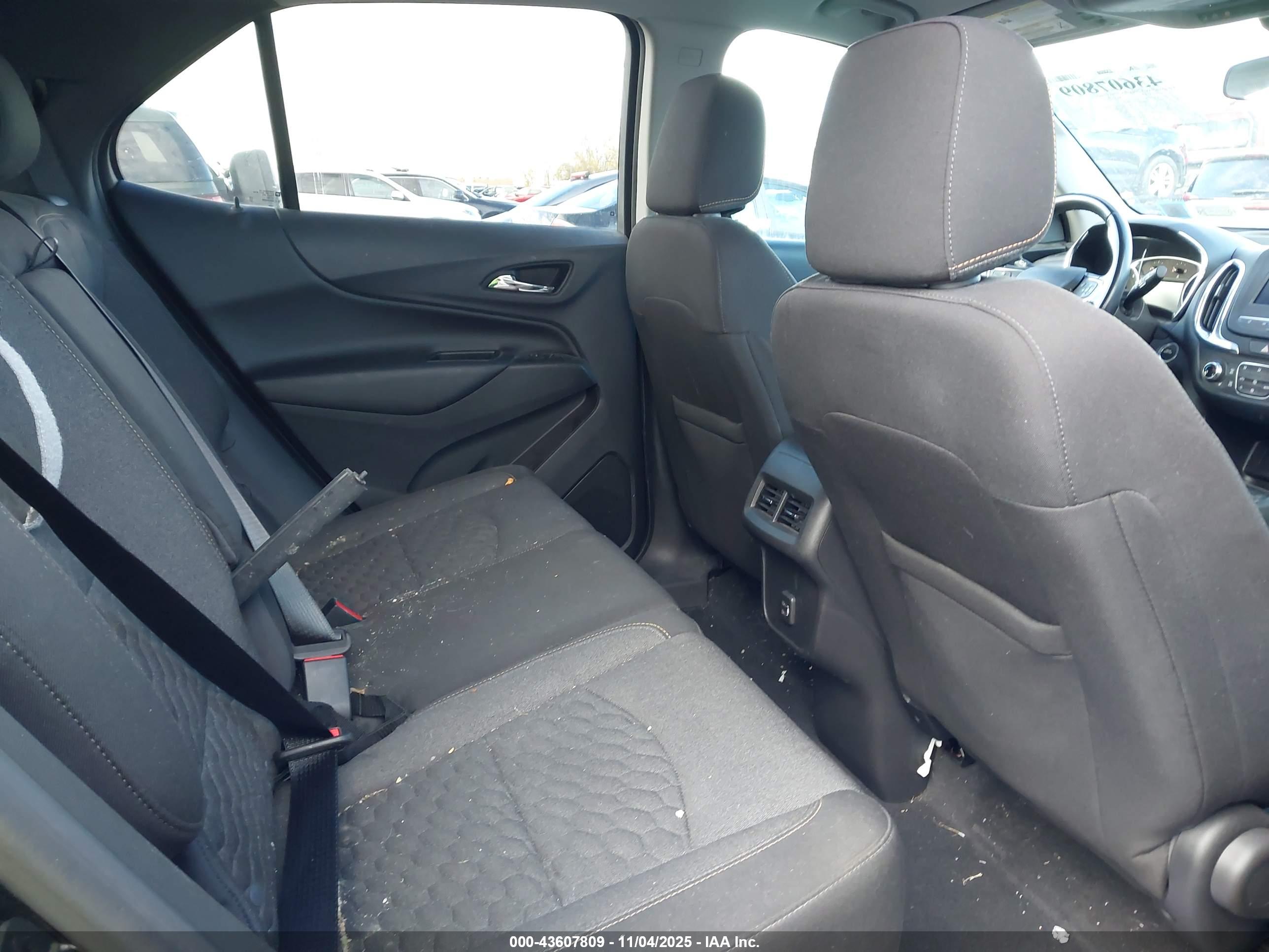 CHEVROLET EQUINOX image 8