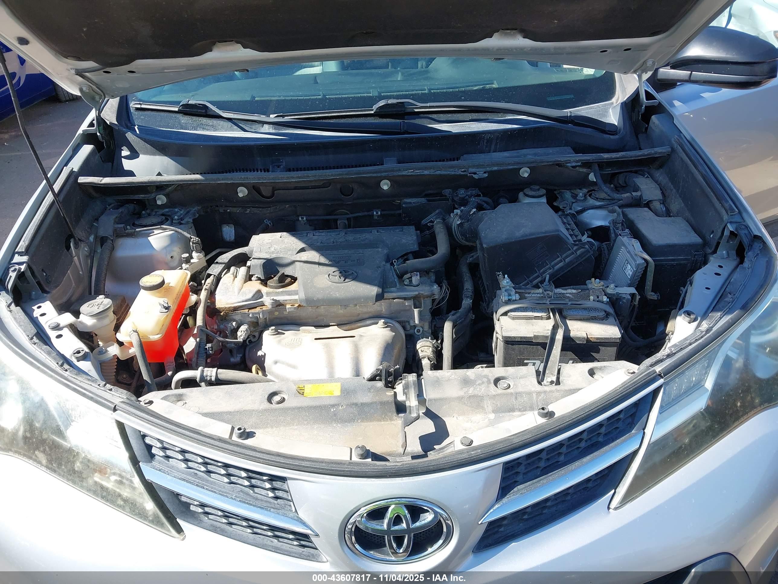 TOYOTA RAV4 image 10