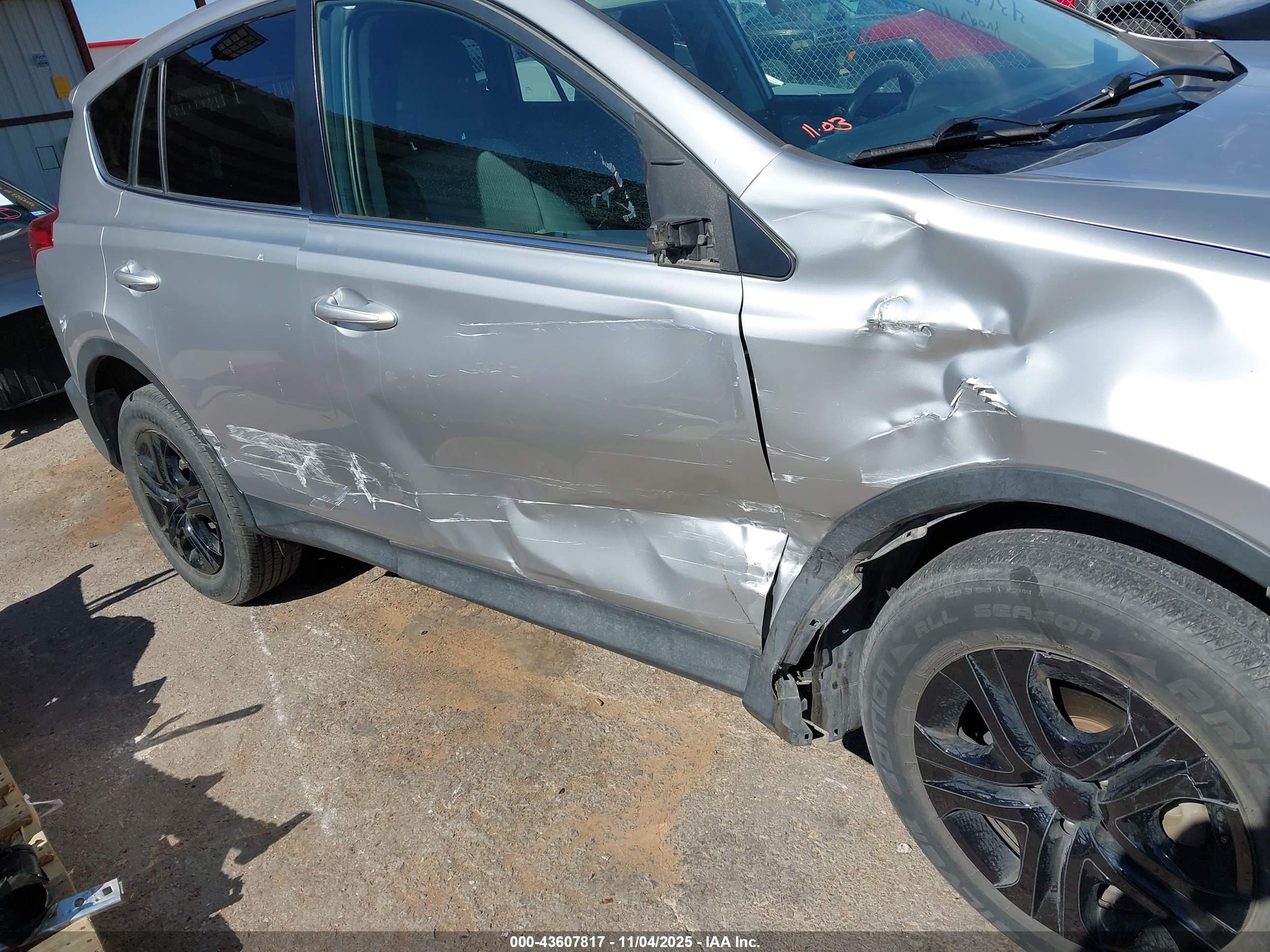 TOYOTA RAV4 image 6