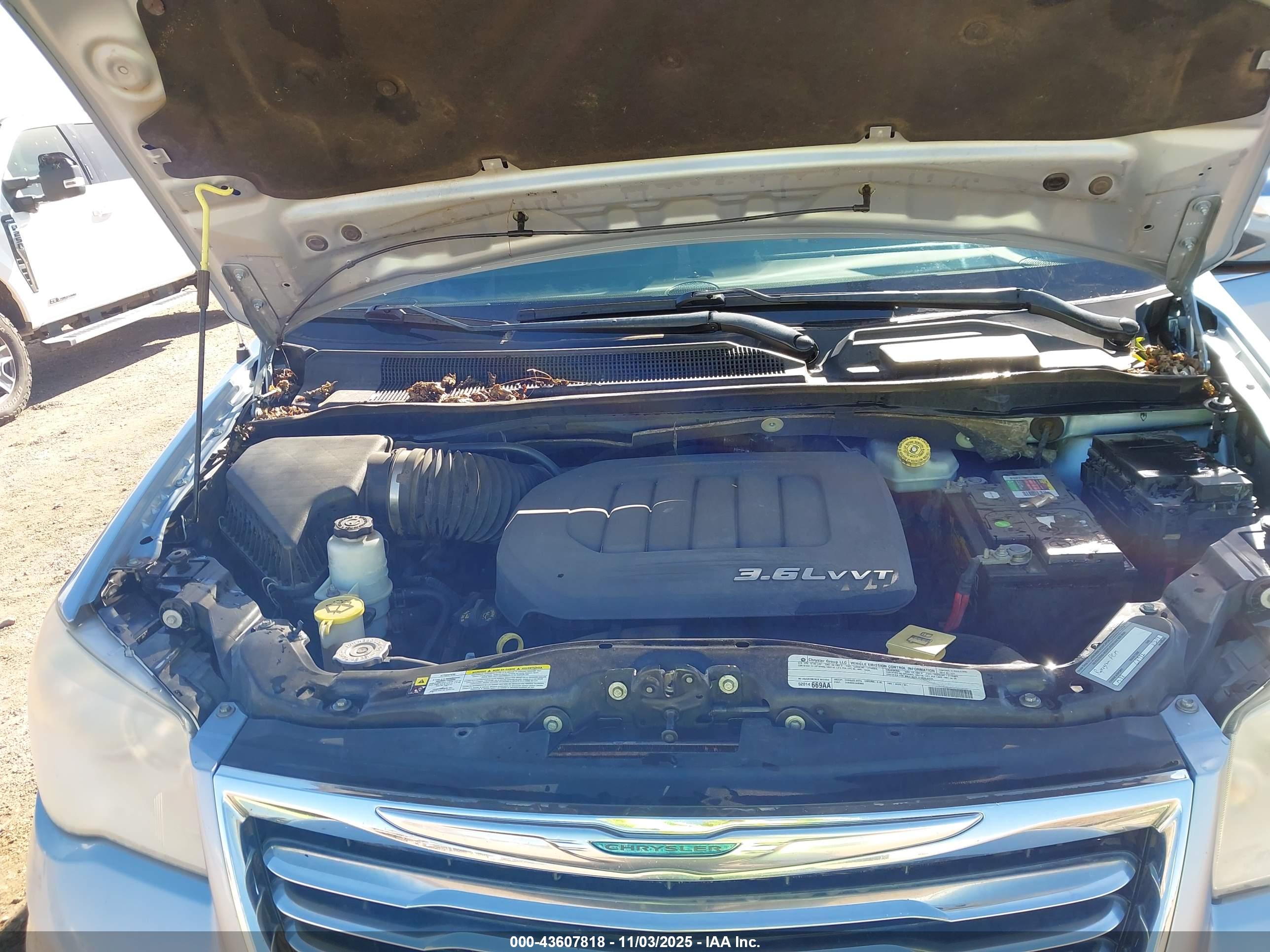 CHRYSLER TOWN image 10