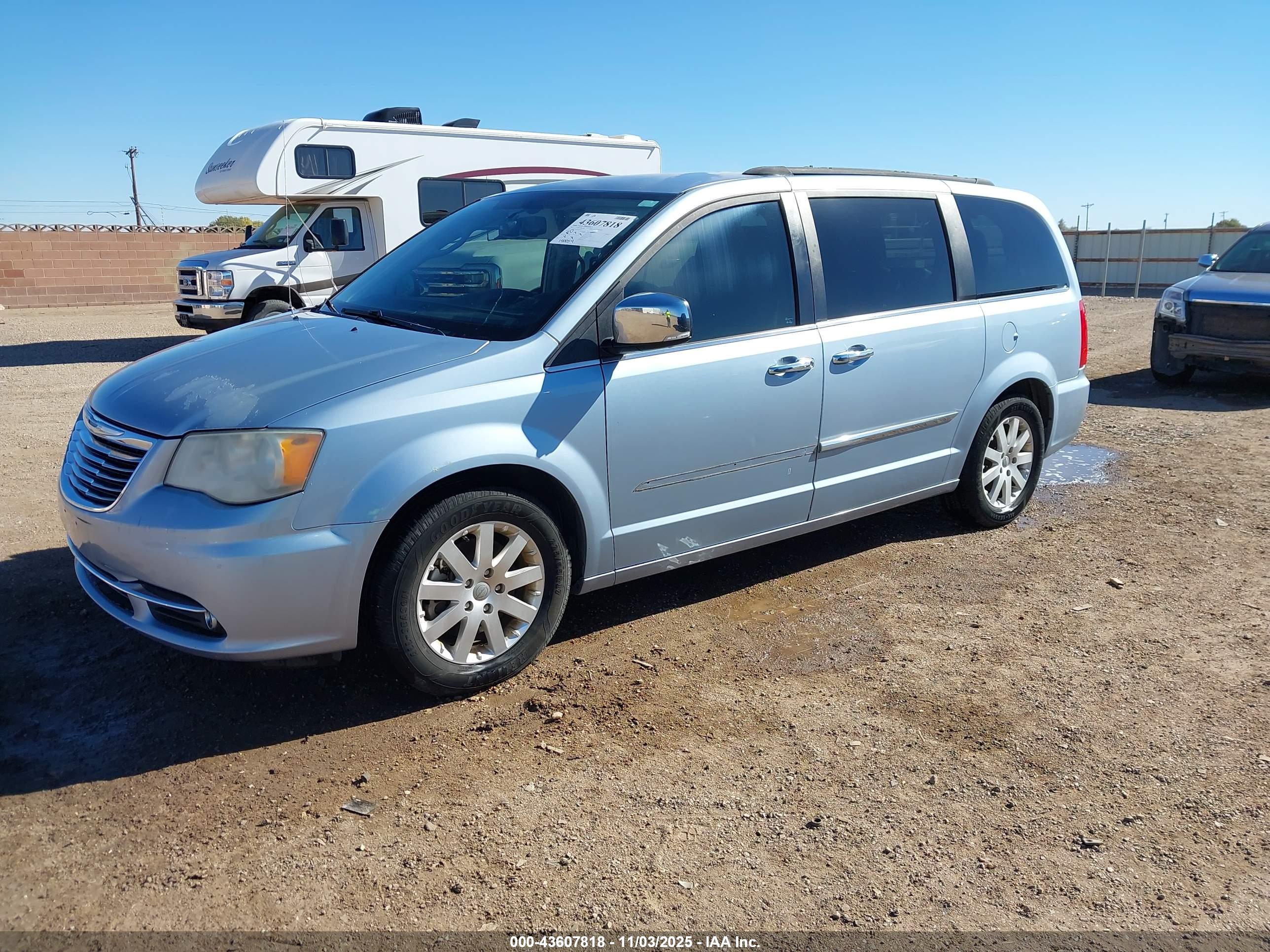 CHRYSLER TOWN image 2
