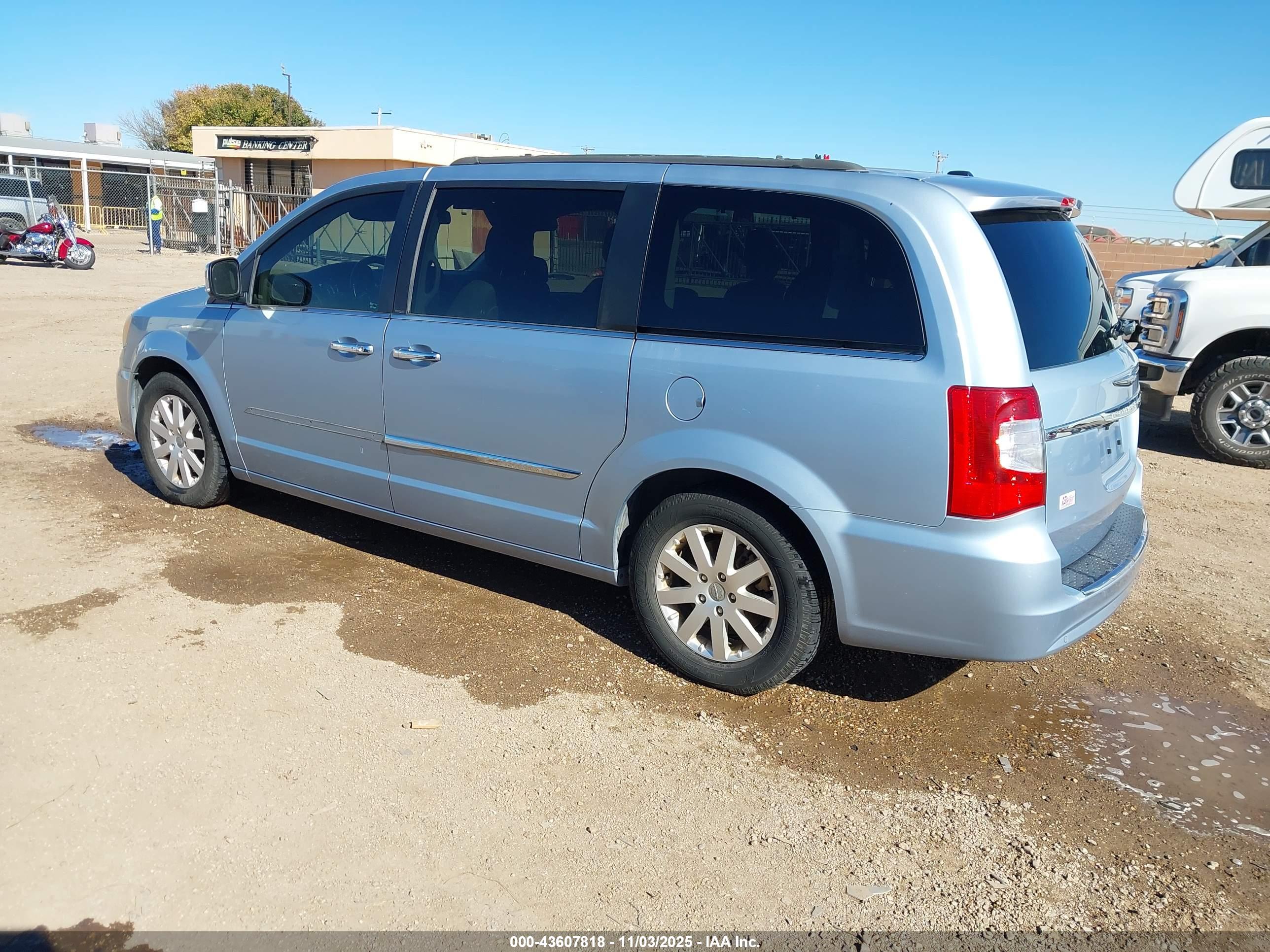 CHRYSLER TOWN image 3