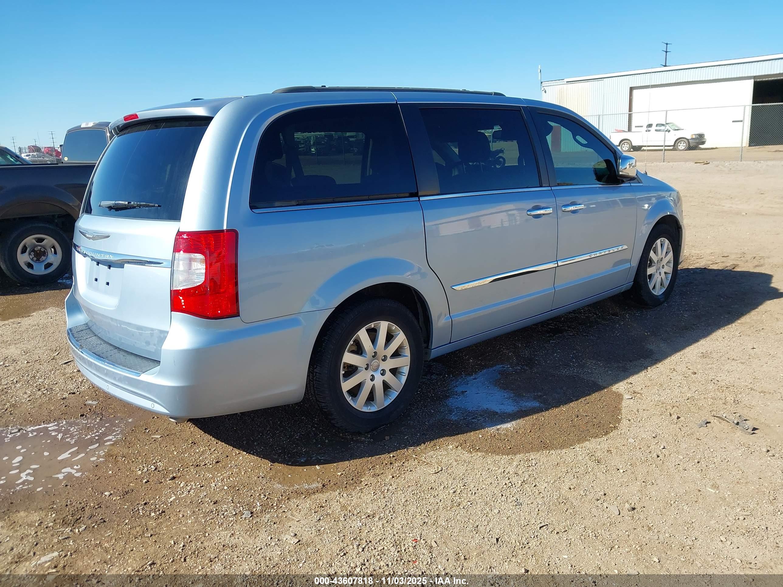 CHRYSLER TOWN image 4