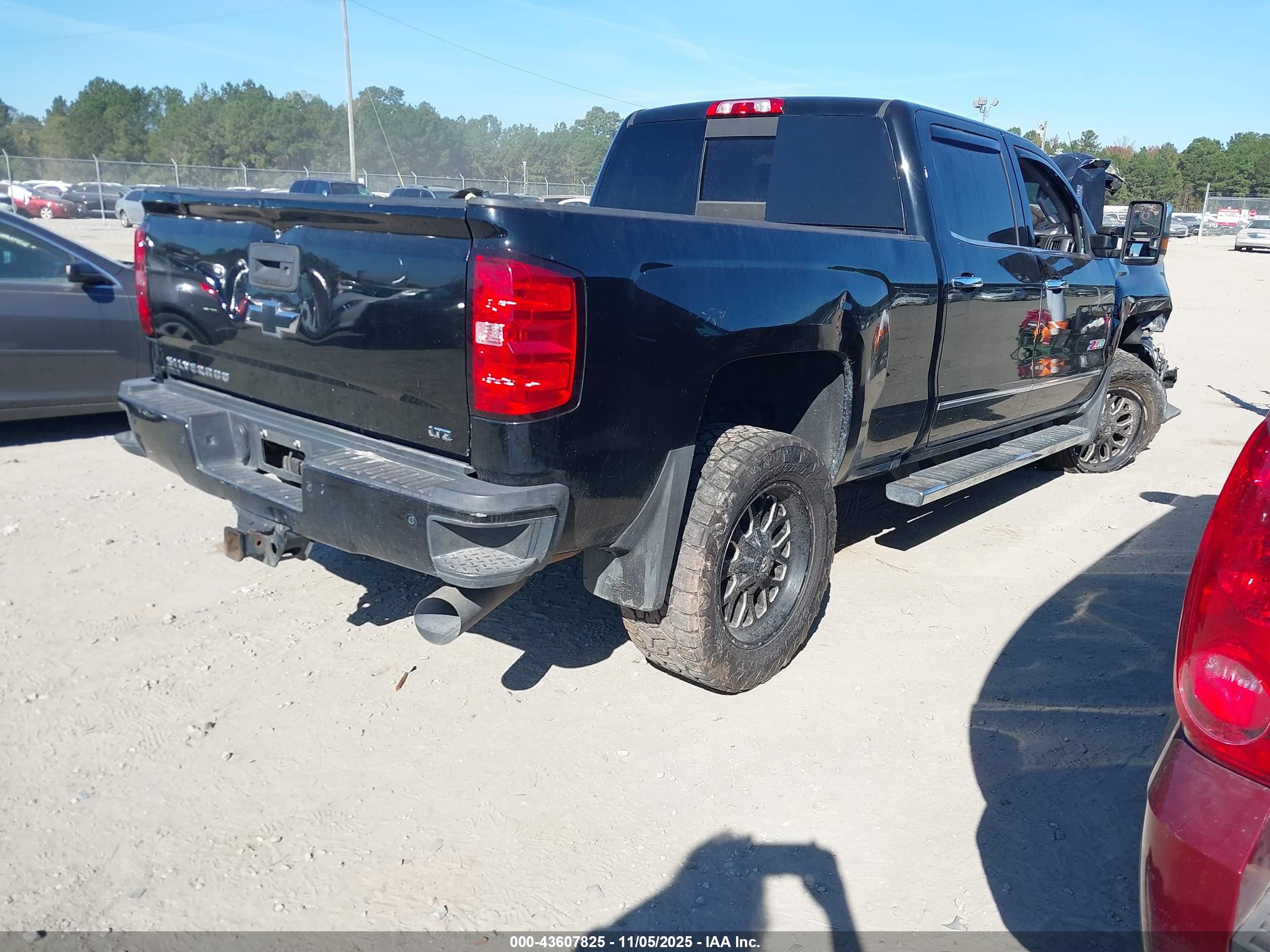 CHEVROLET SILVERADO image 4