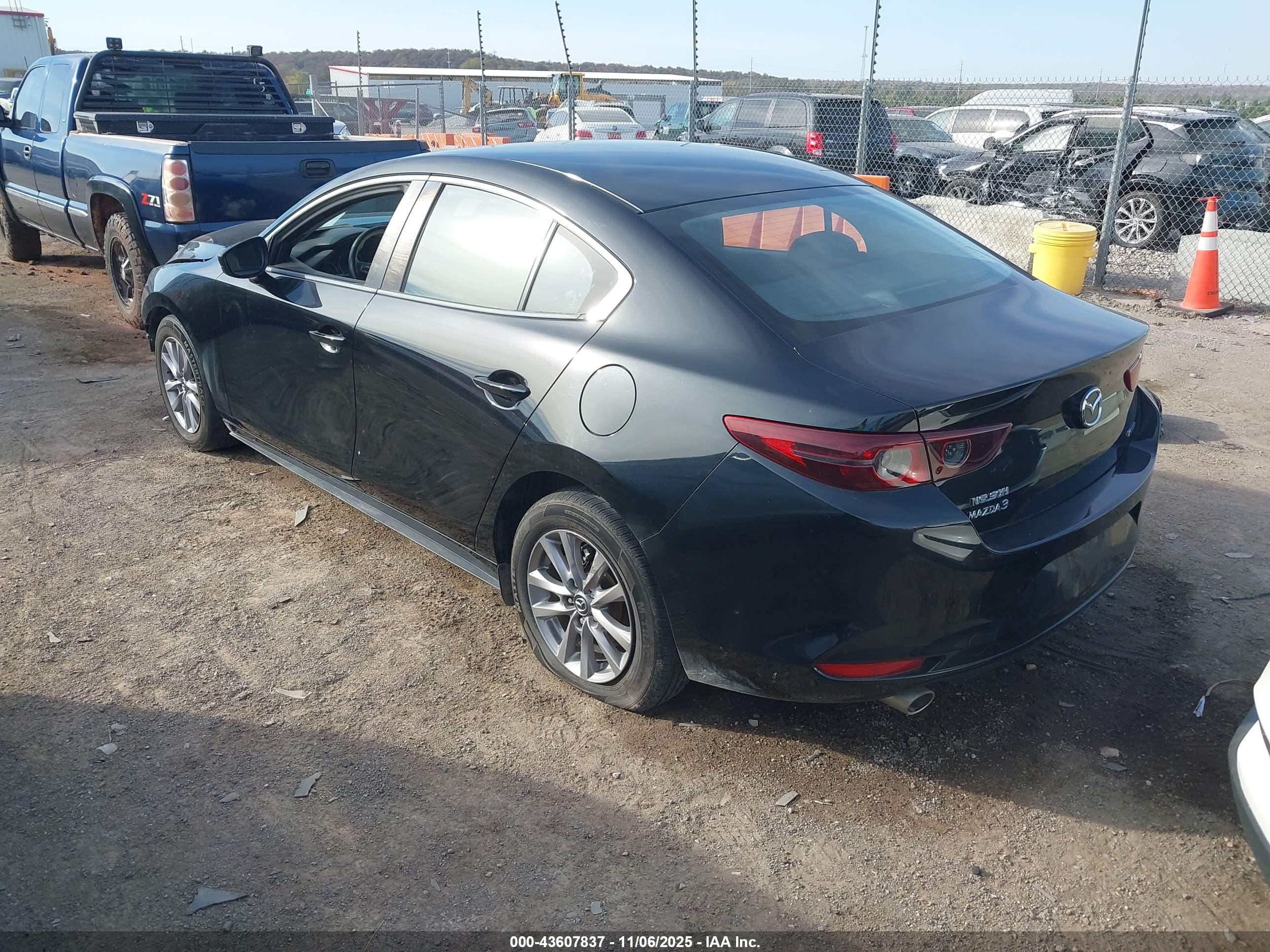 MAZDA MAZDA3 image 3
