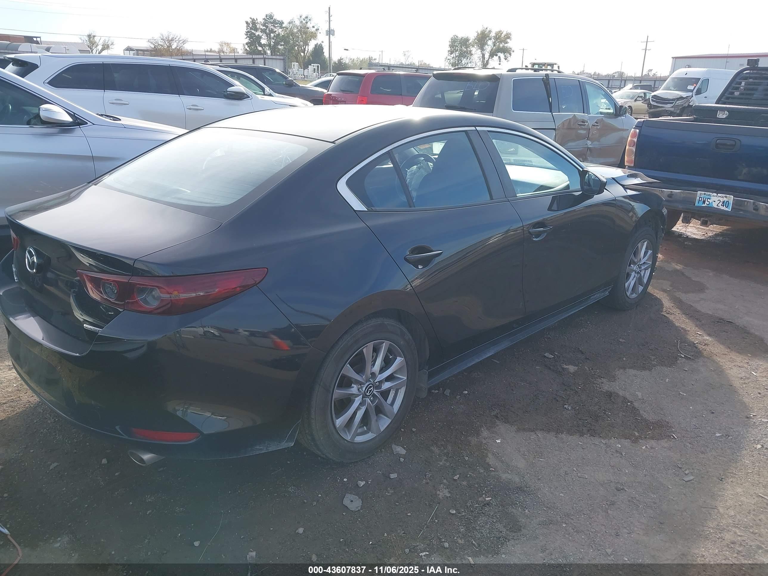 MAZDA MAZDA3 image 4