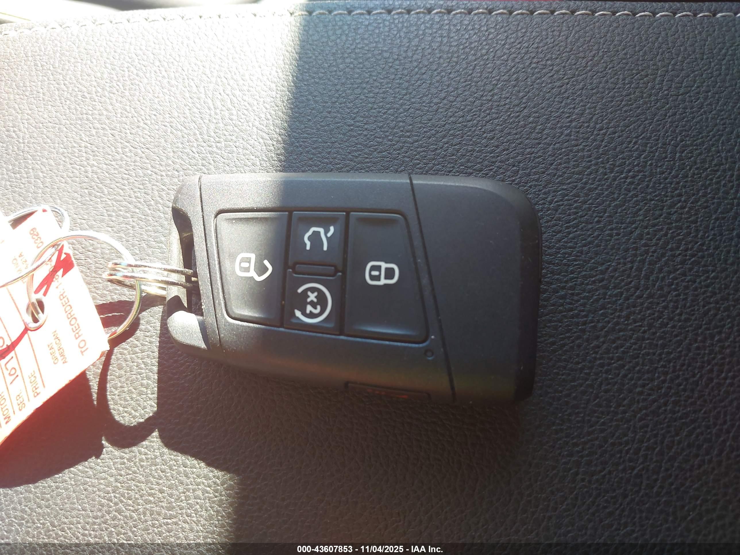 VOLKSWAGEN TIGUAN image 11