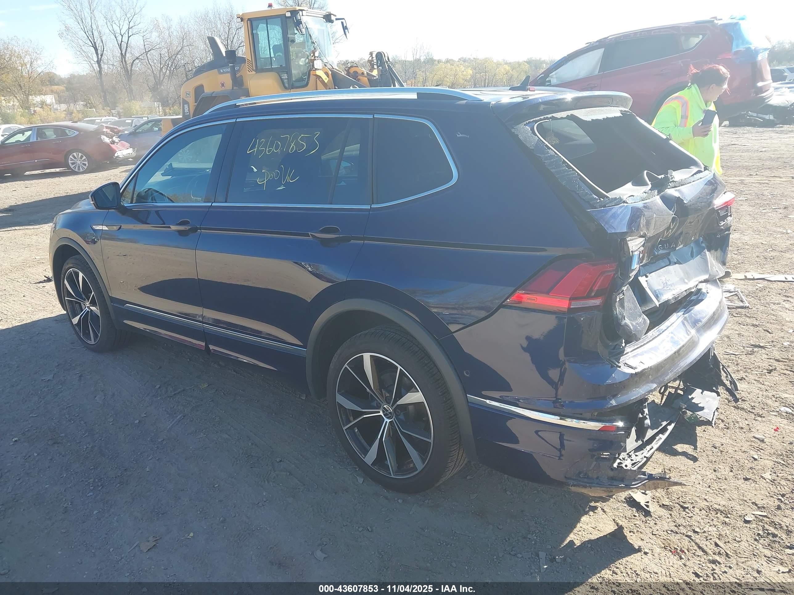 VOLKSWAGEN TIGUAN image 3