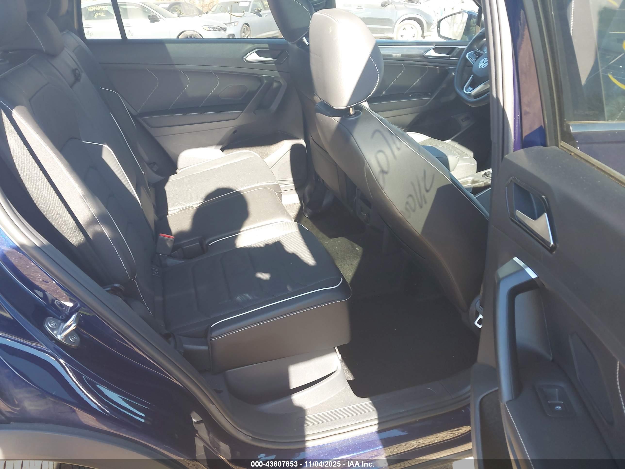 VOLKSWAGEN TIGUAN image 8