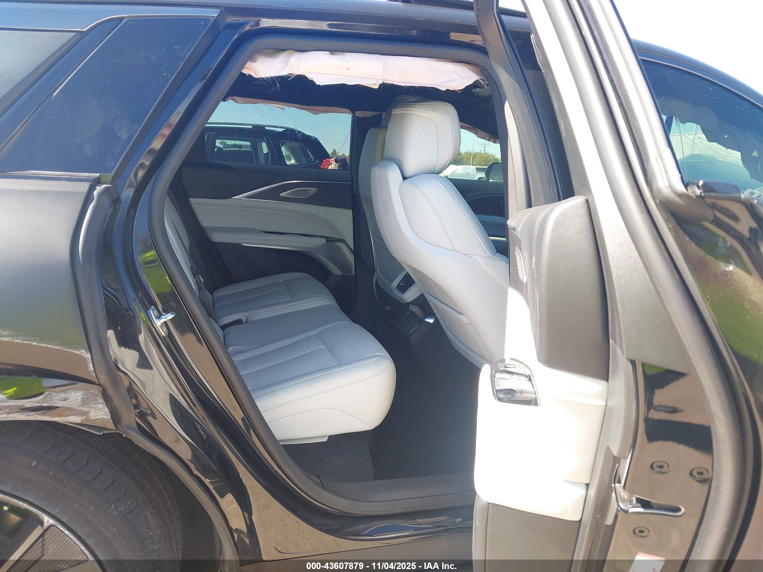 CADILLAC LYRIQ image 8