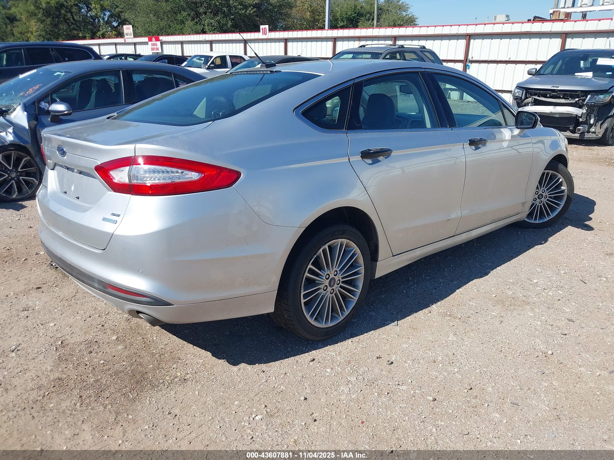 FORD FUSION image 4