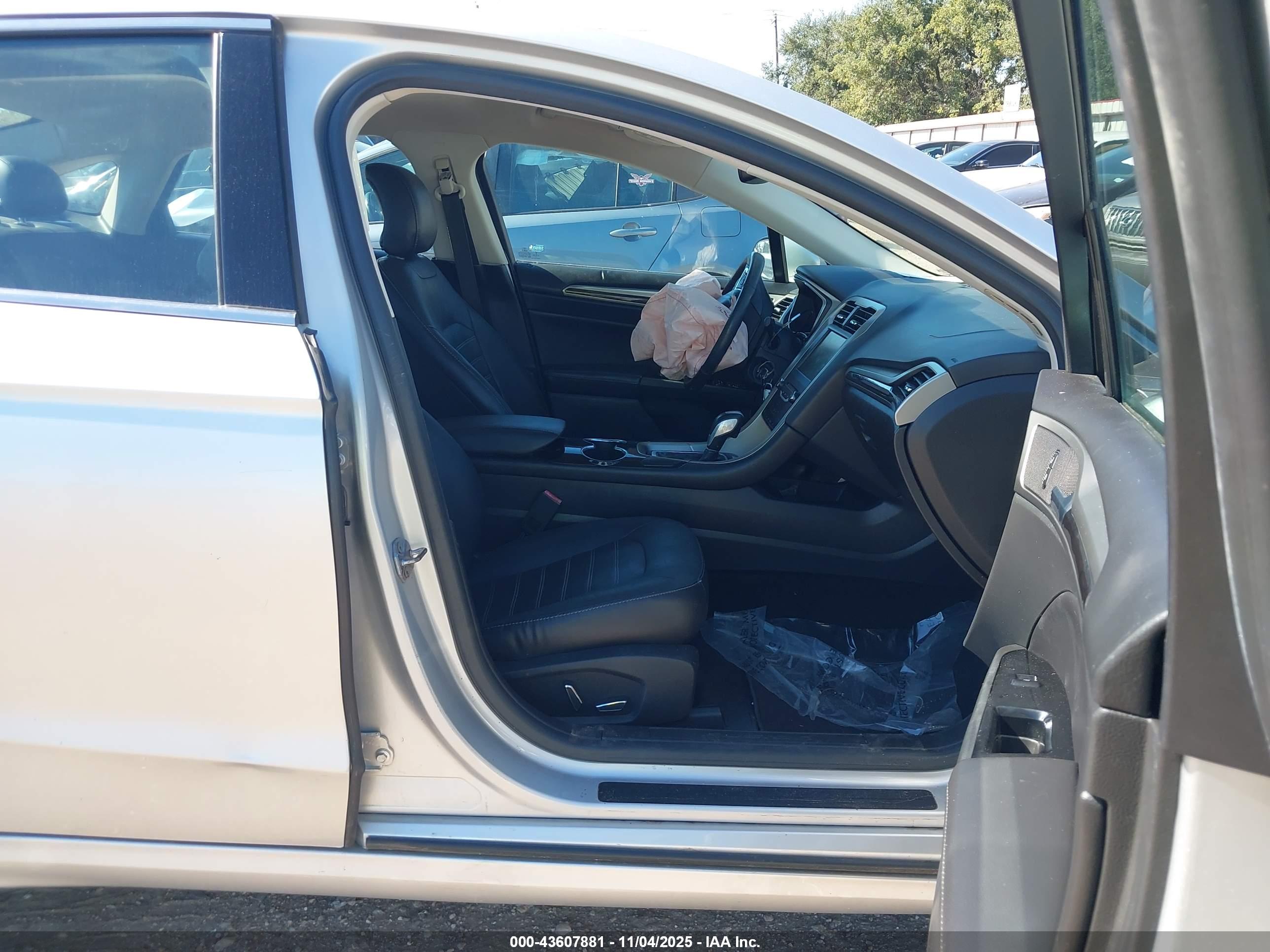 FORD FUSION image 5