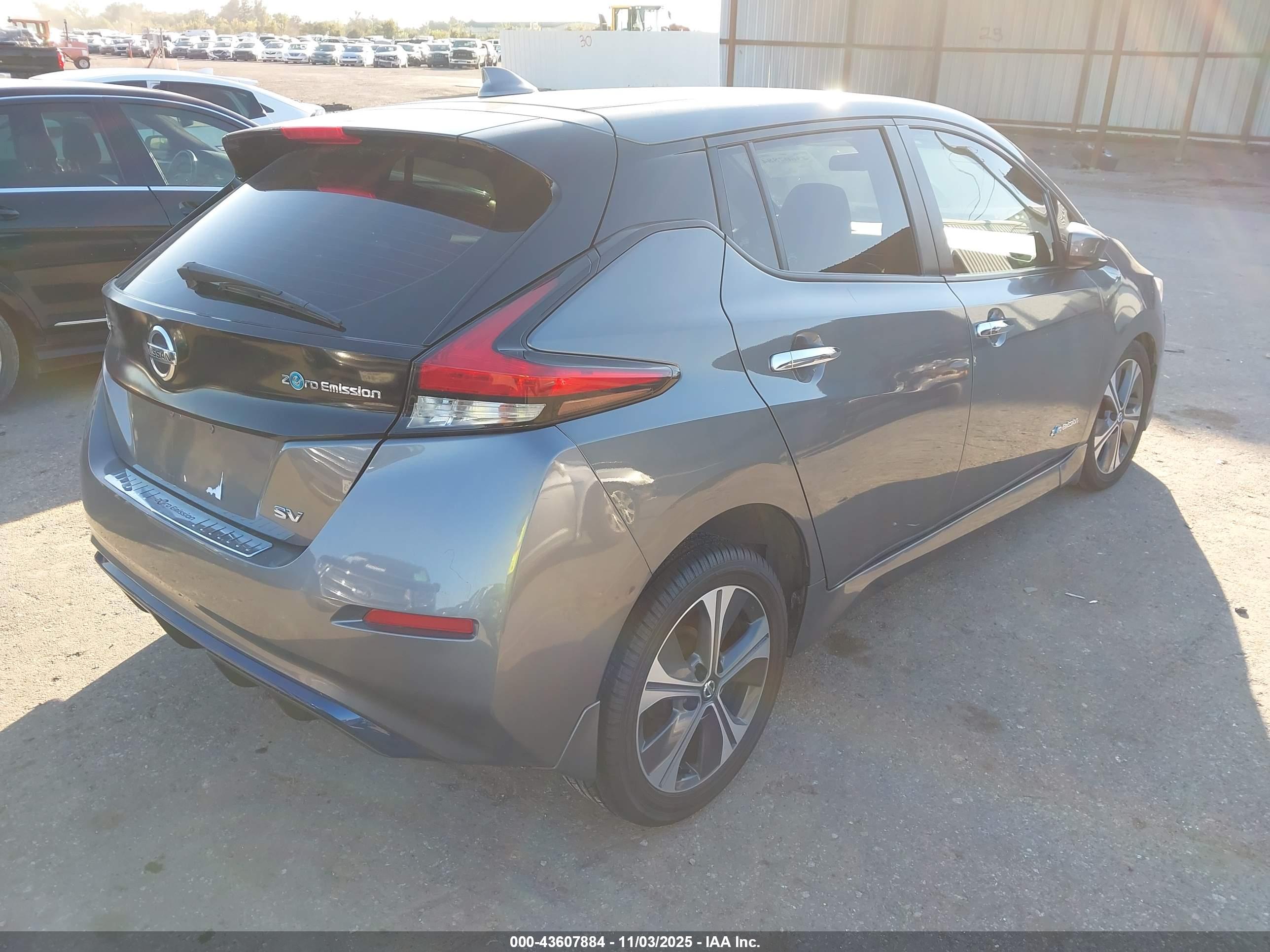 NISSAN LEAF image 4