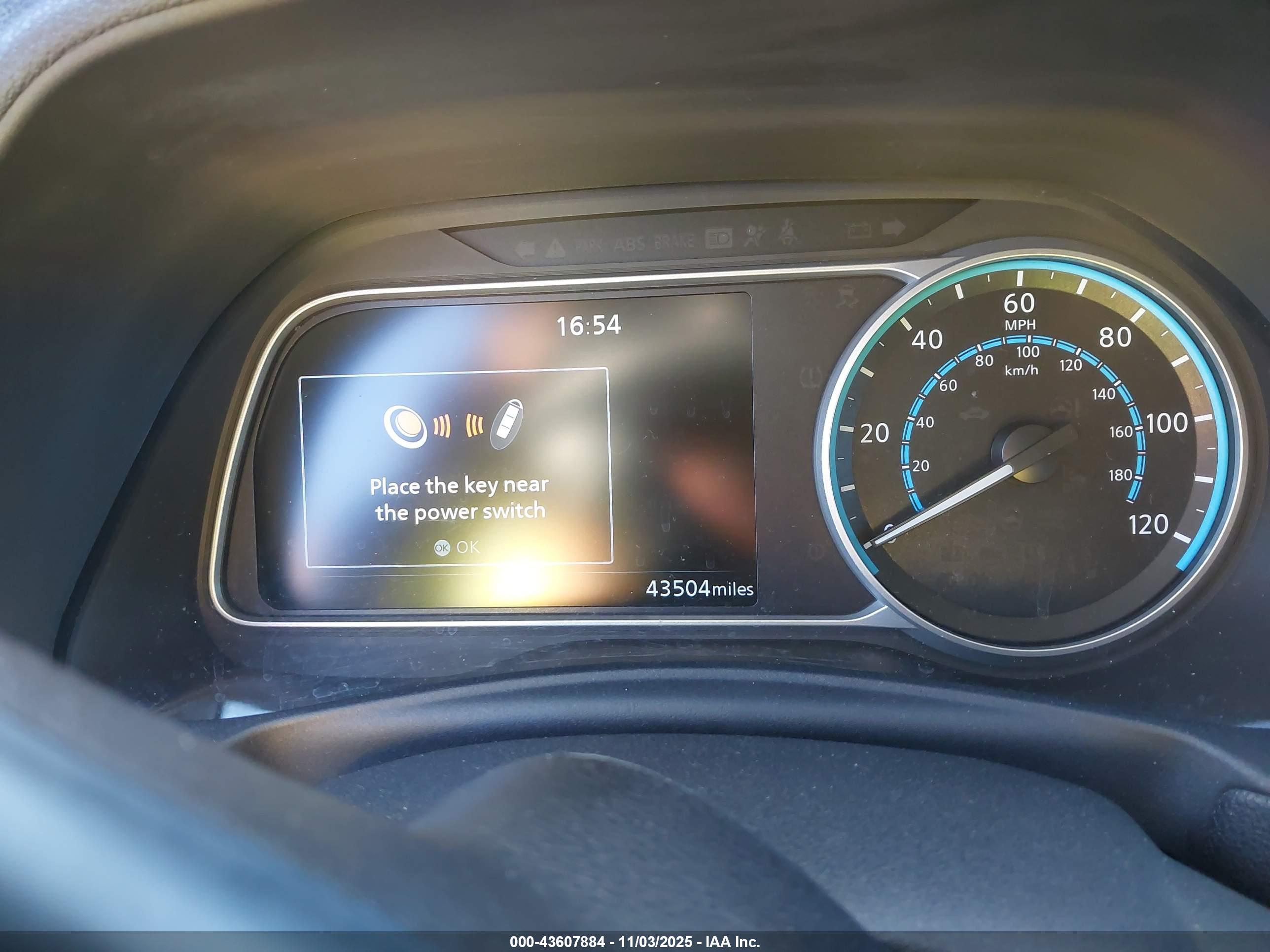 NISSAN LEAF image 7