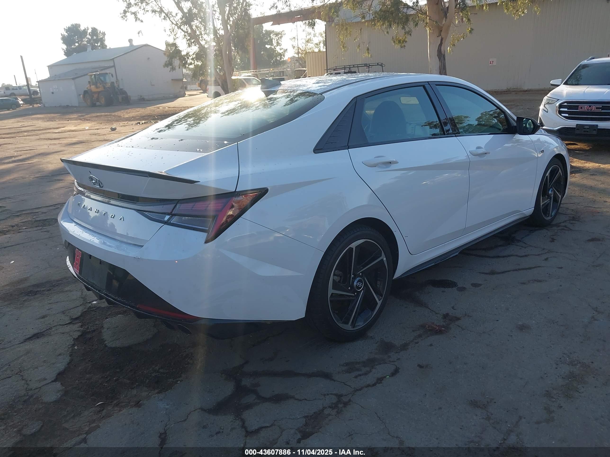 HYUNDAI ELANTRA image 4