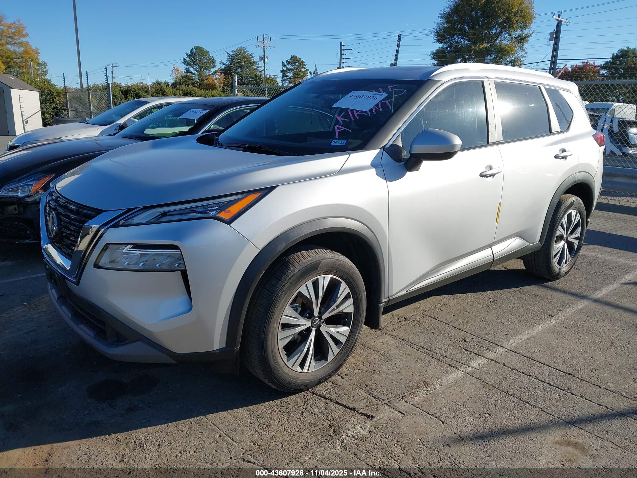 NISSAN ROGUE image 2