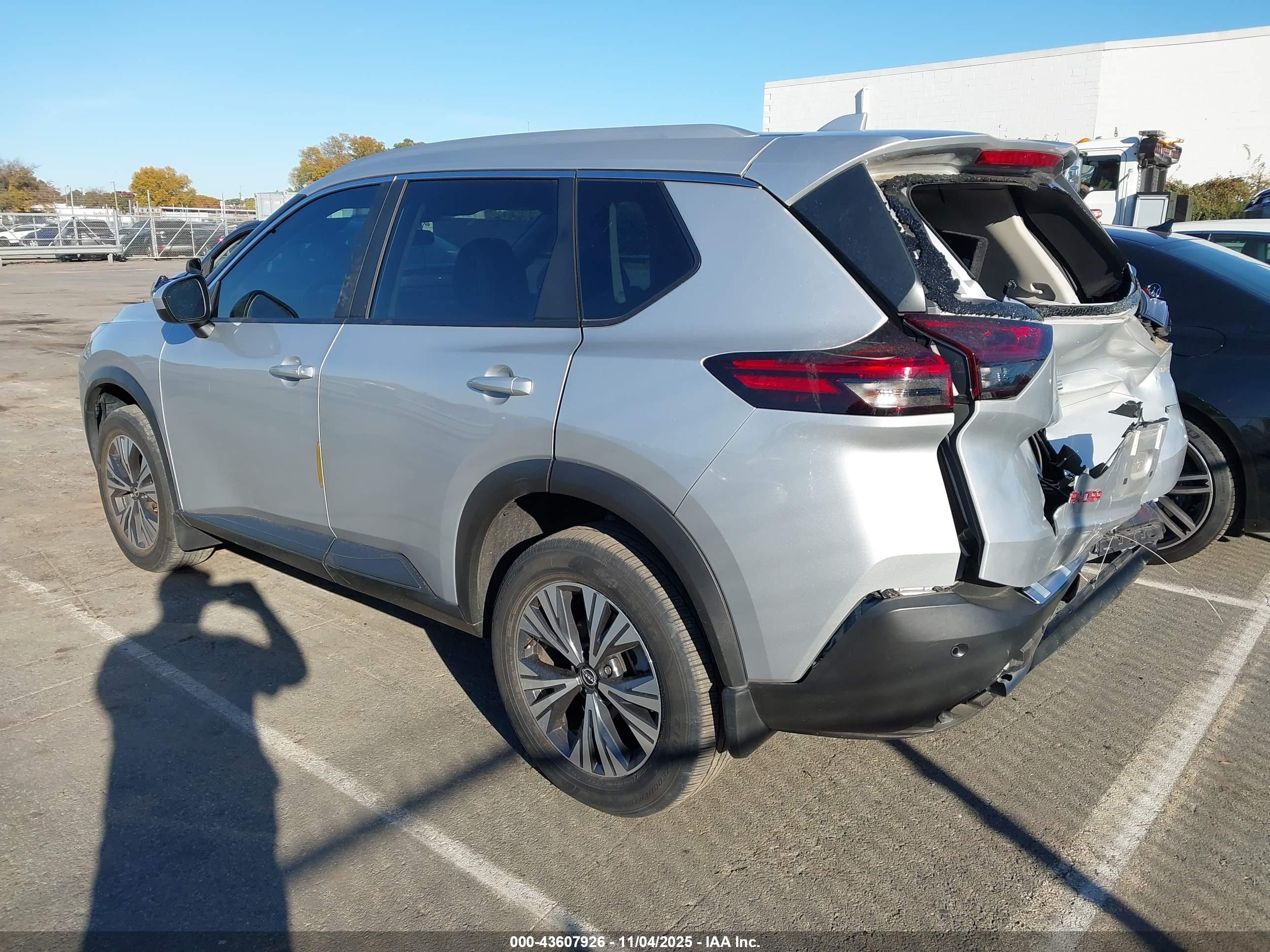 NISSAN ROGUE image 3