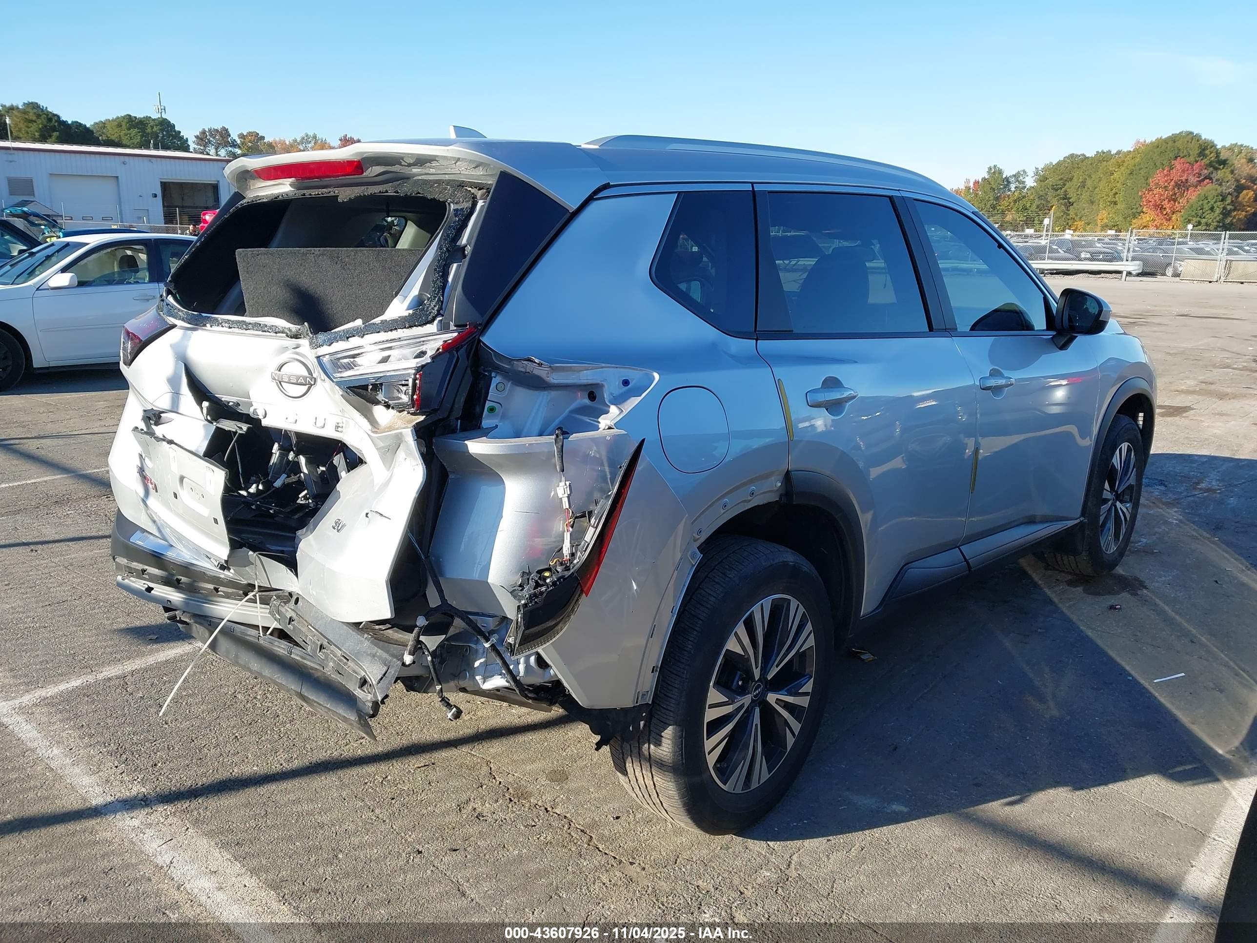 NISSAN ROGUE image 4