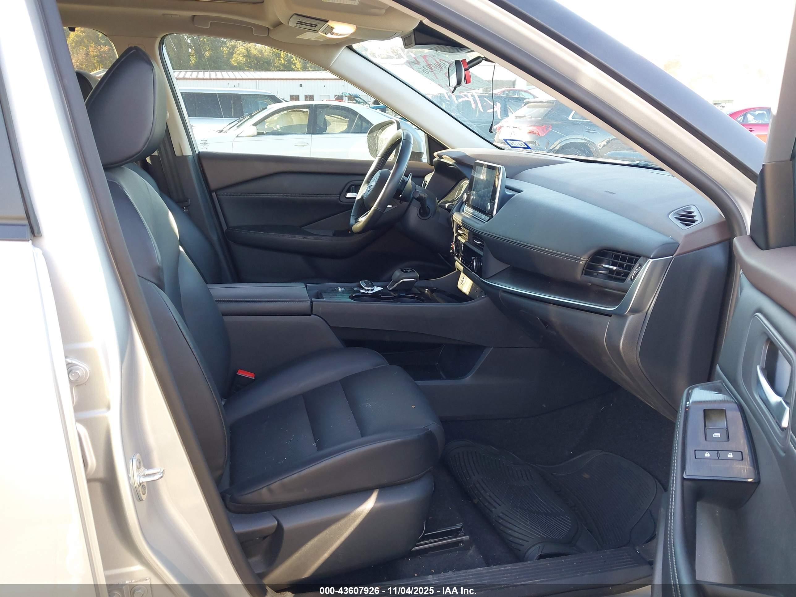 NISSAN ROGUE image 5