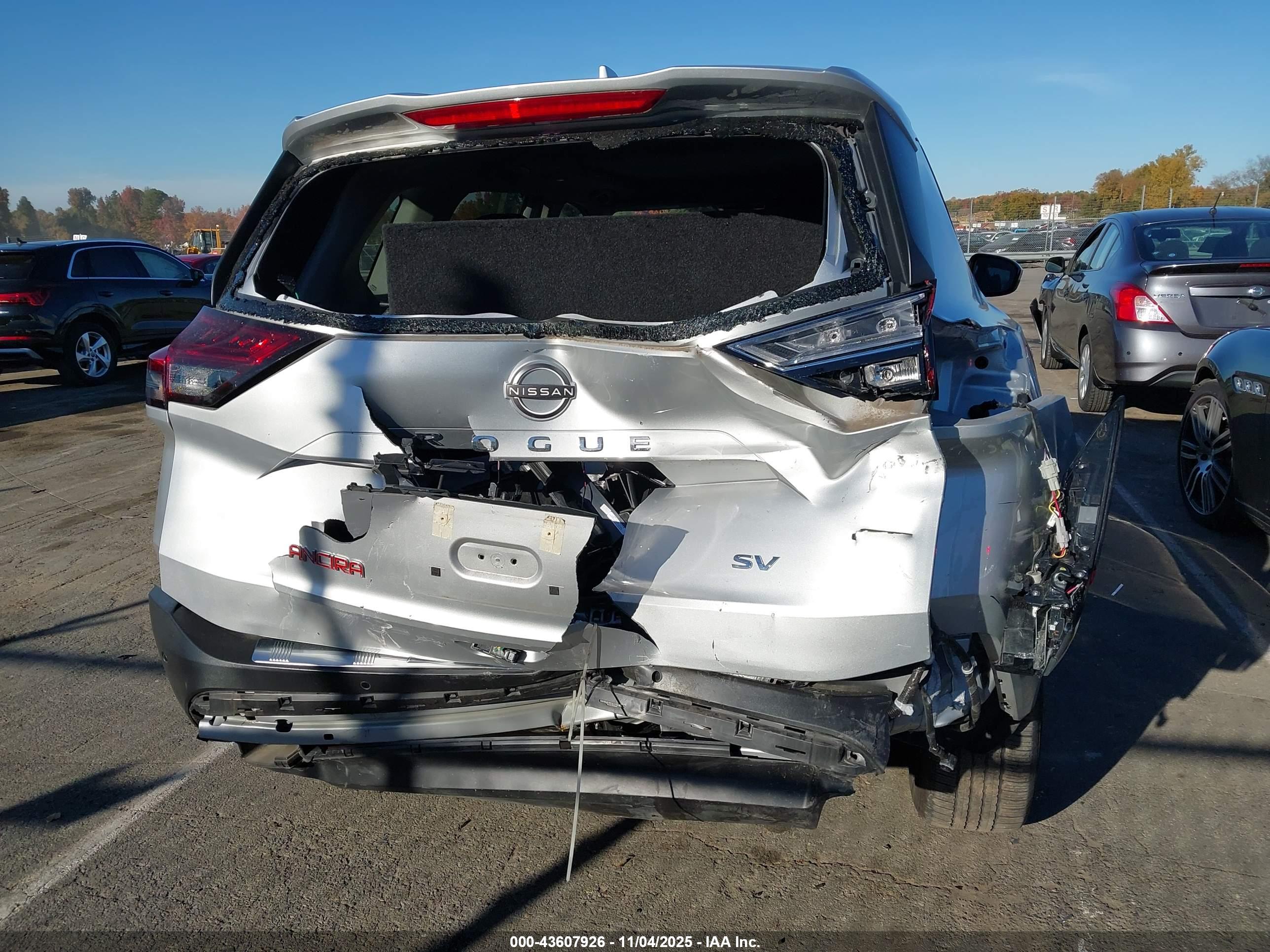 NISSAN ROGUE image 6