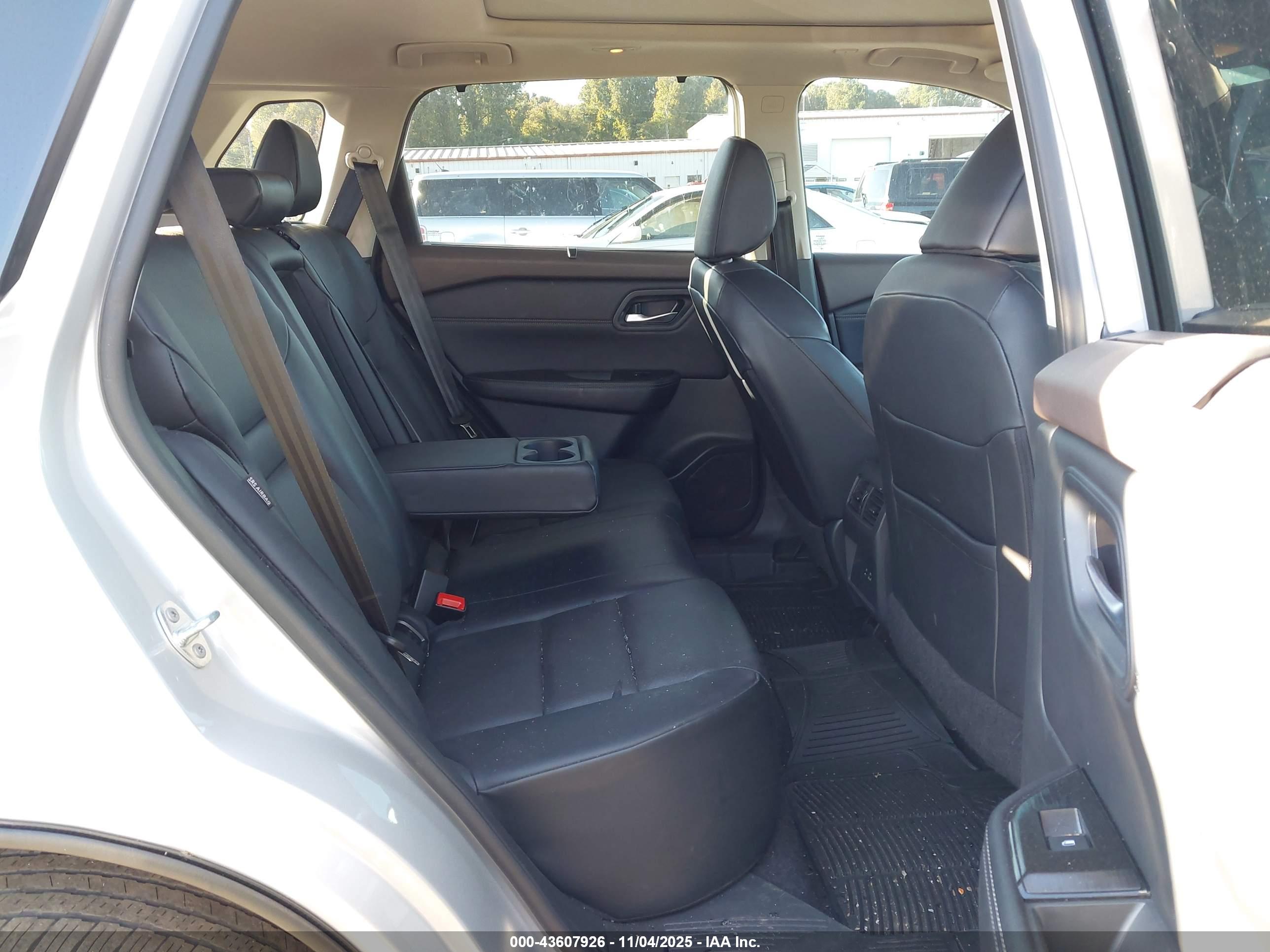 NISSAN ROGUE image 8
