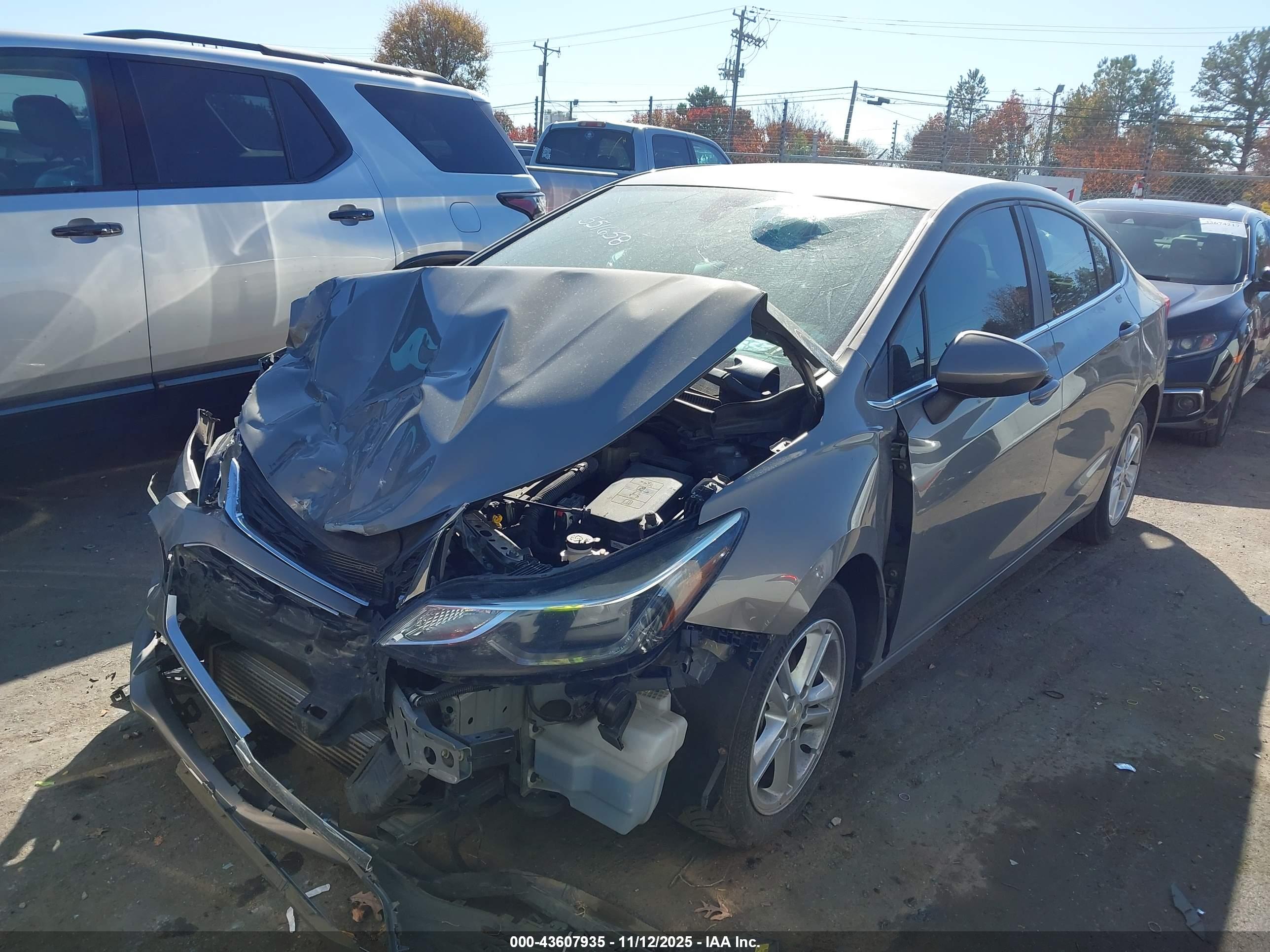CHEVROLET CRUZE image 2