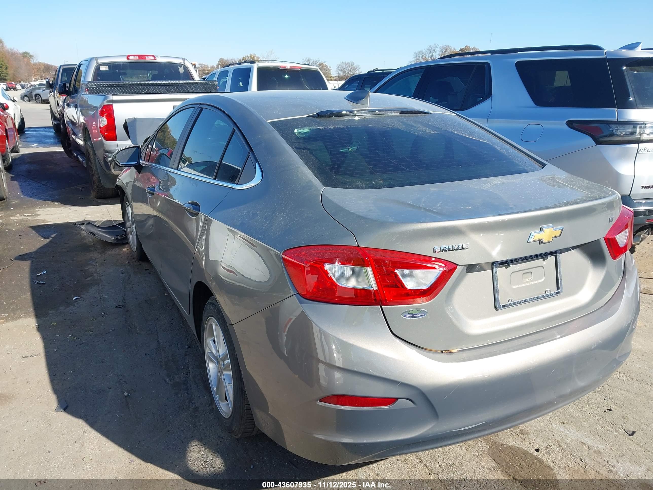 CHEVROLET CRUZE image 3
