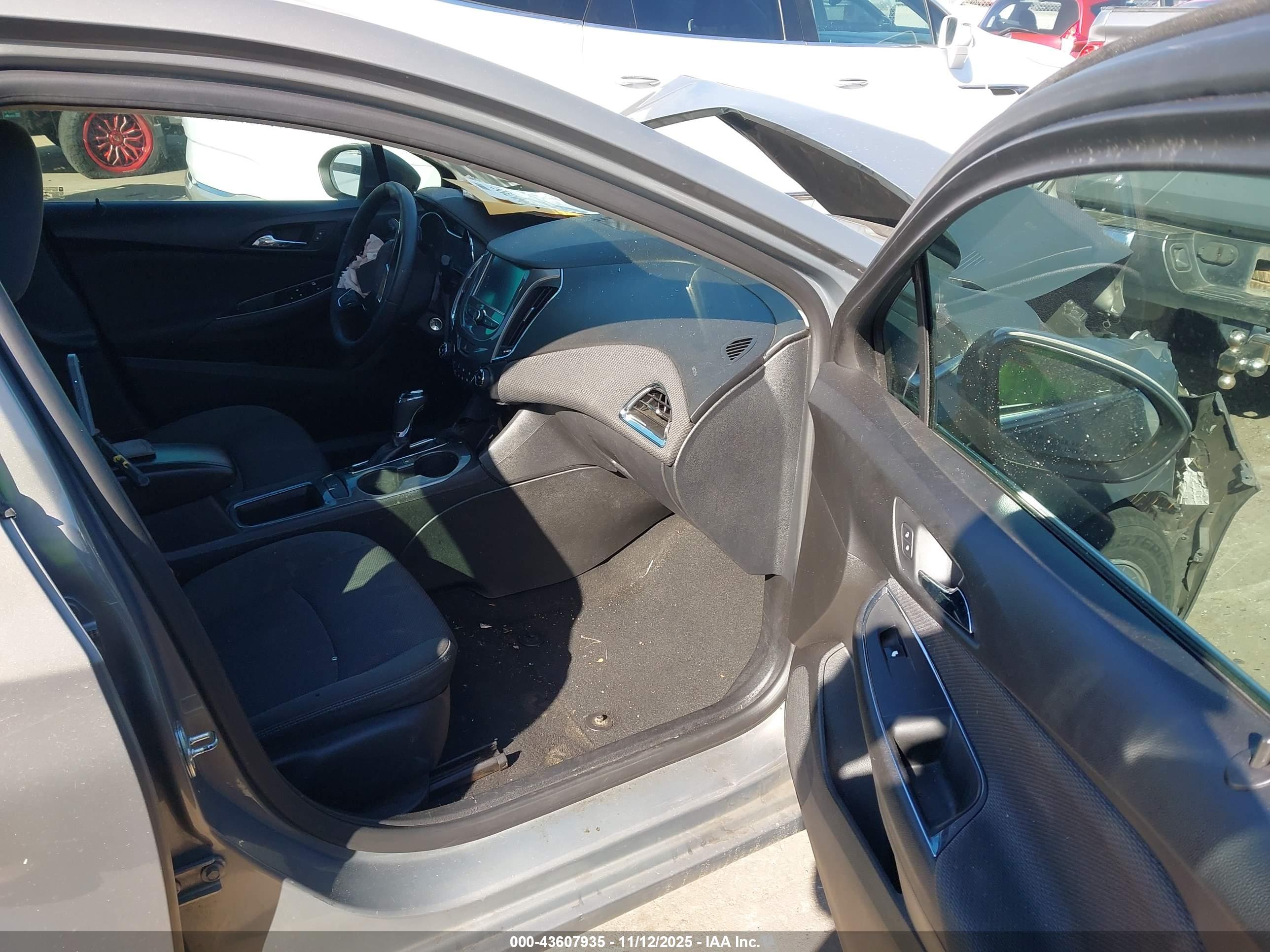 CHEVROLET CRUZE image 5