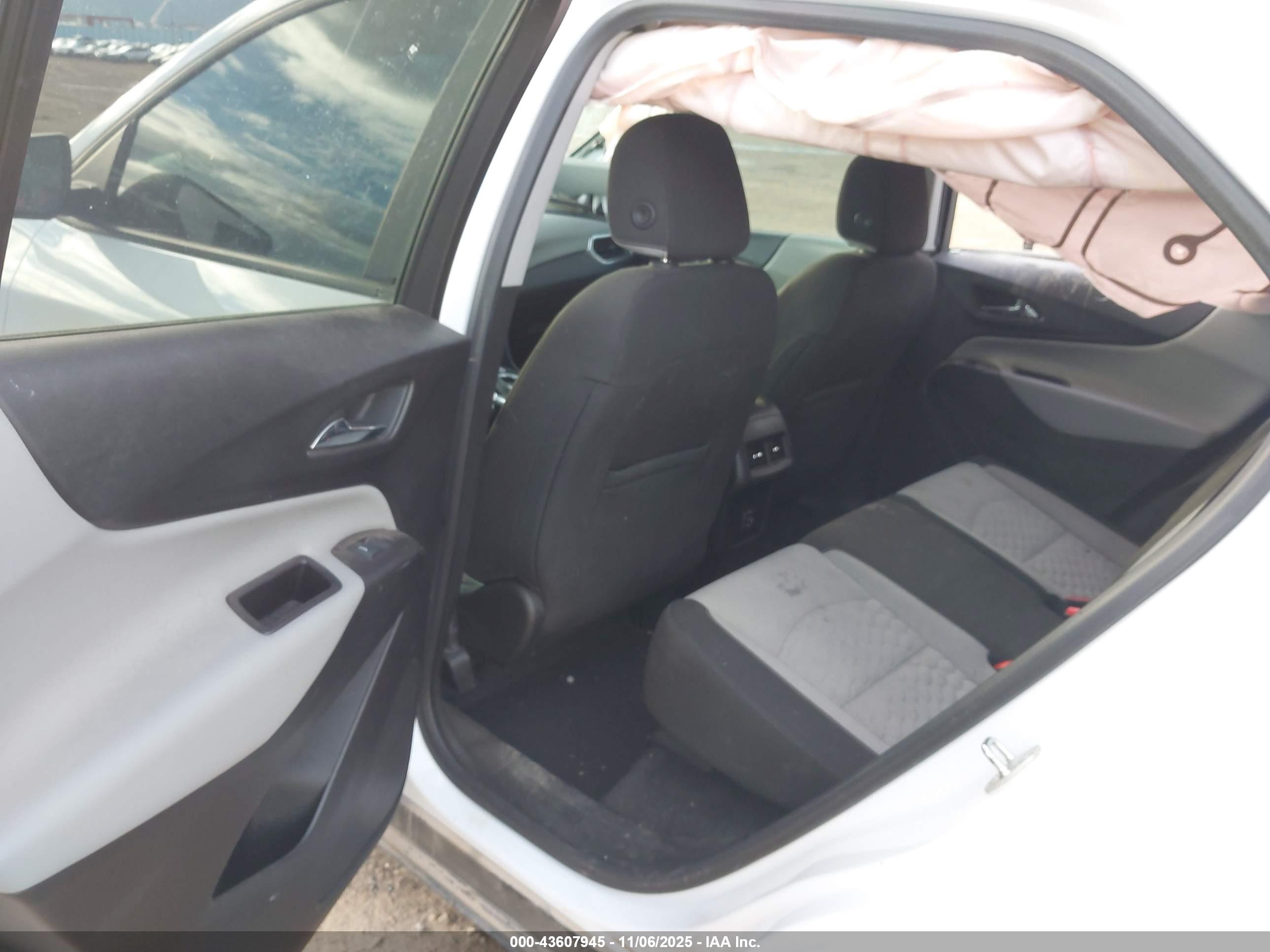 CHEVROLET EQUINOX image 8