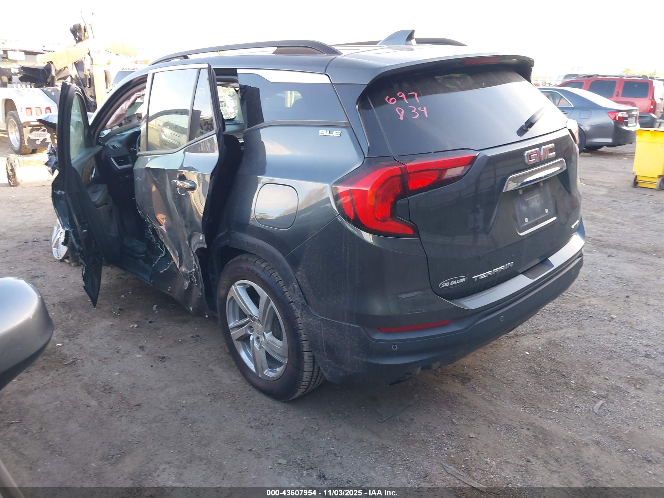 GMC TERRAIN image 3