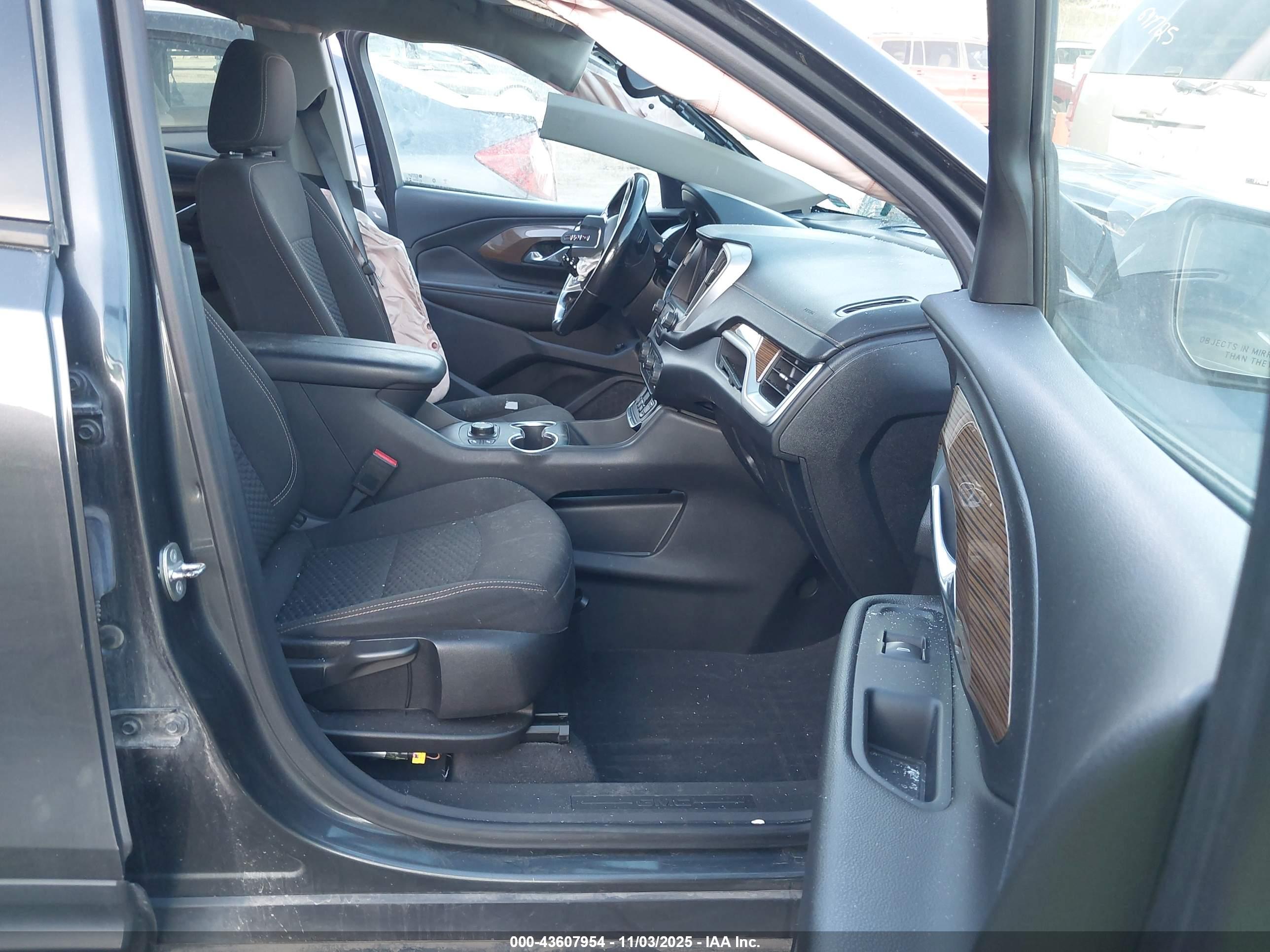 GMC TERRAIN image 5