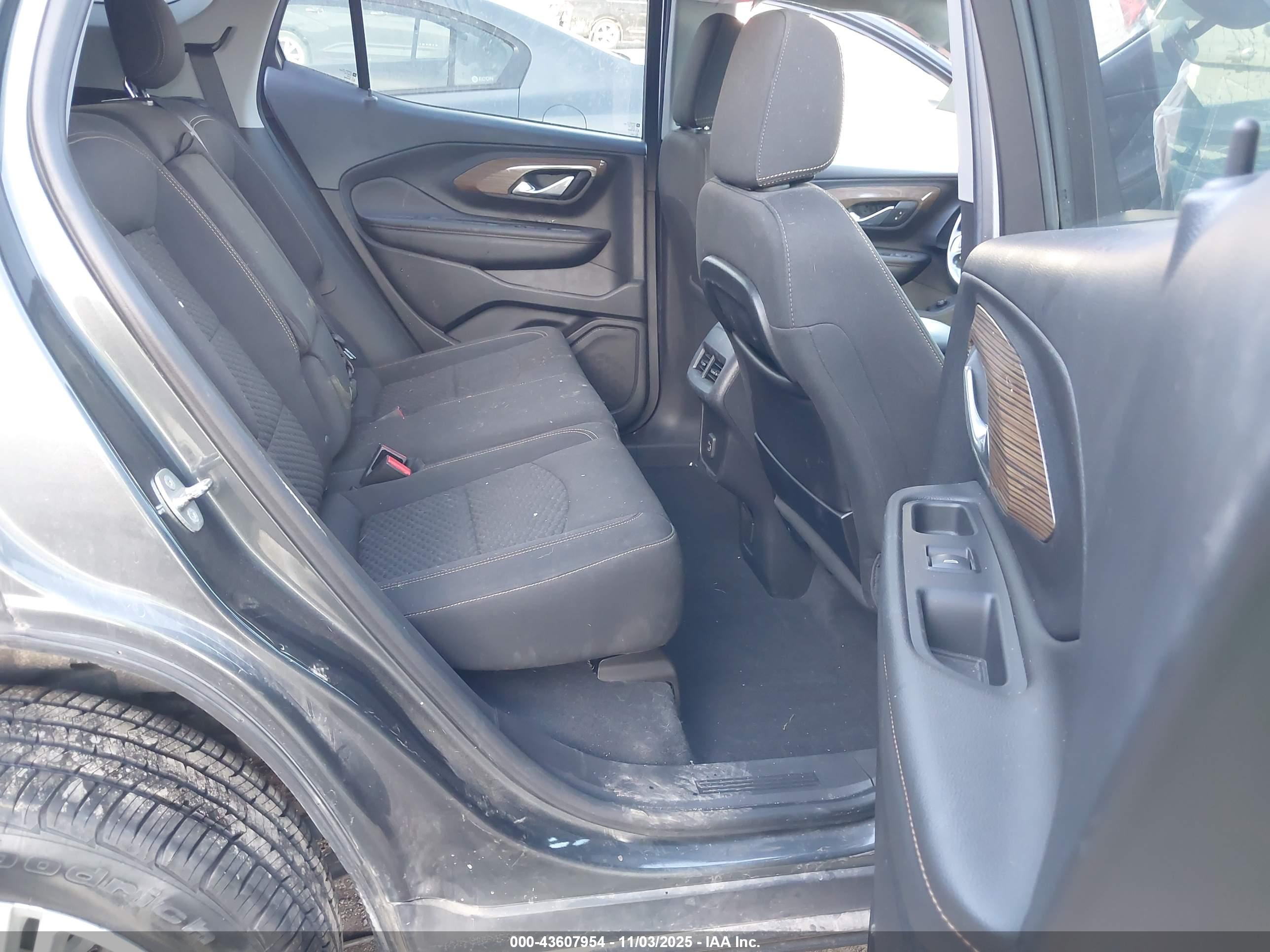 GMC TERRAIN image 8