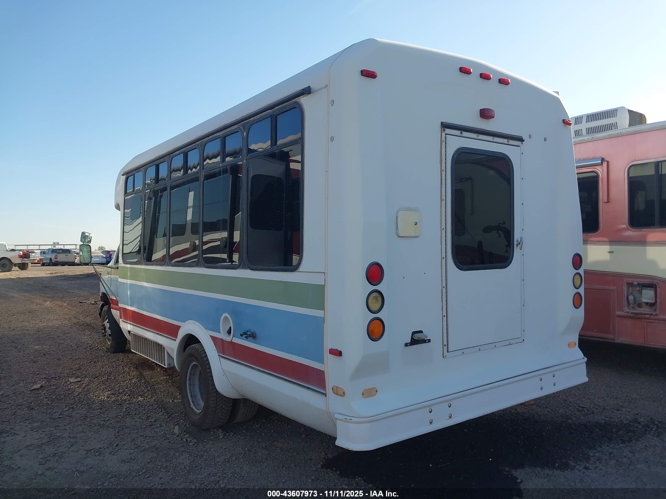 FORD E-450 image 3
