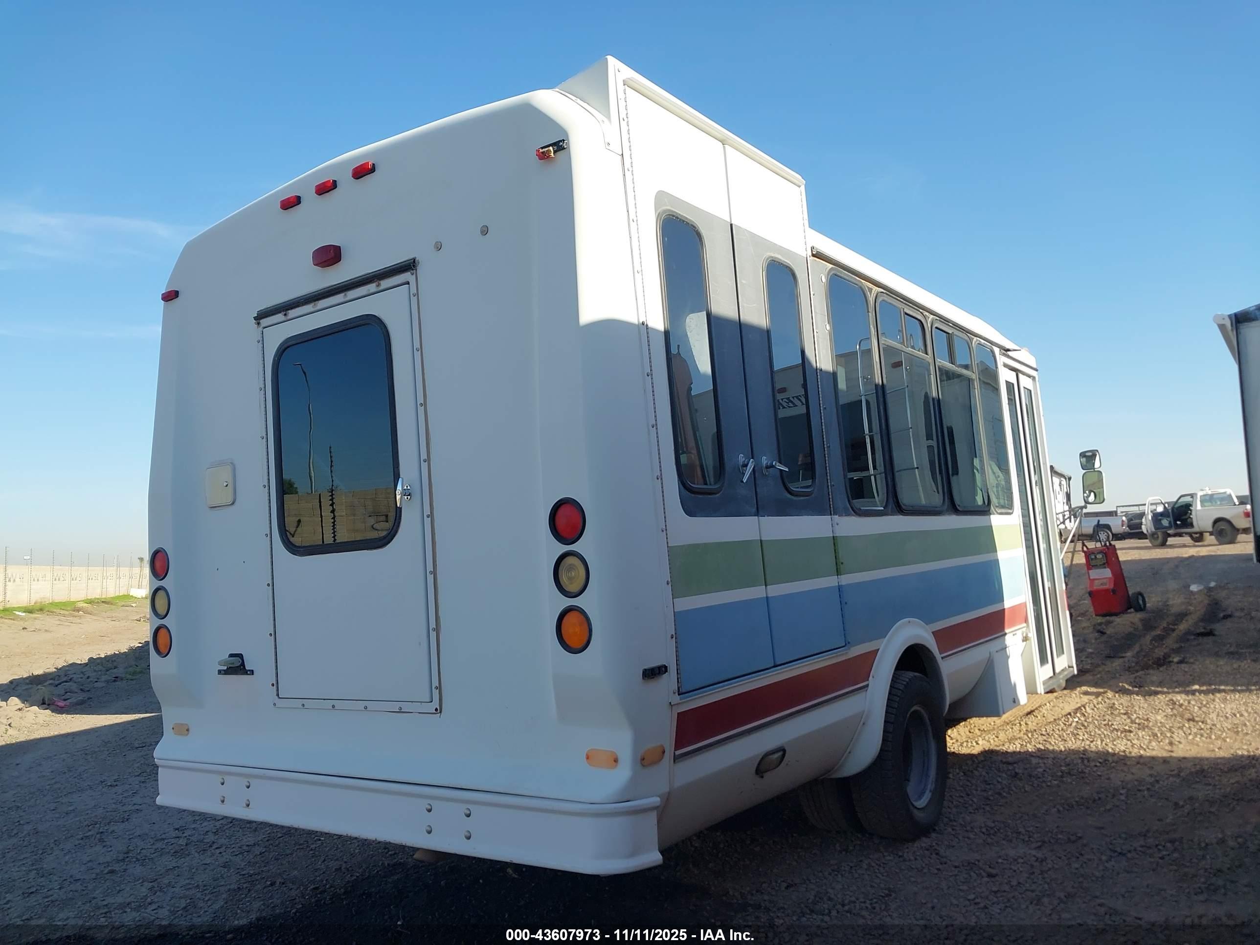 FORD E-450 image 4