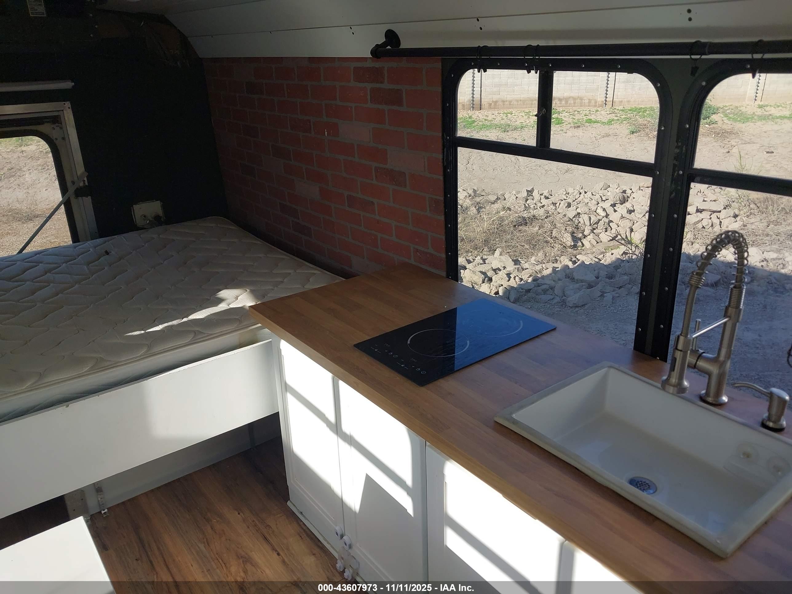 FORD E-450 image 7
