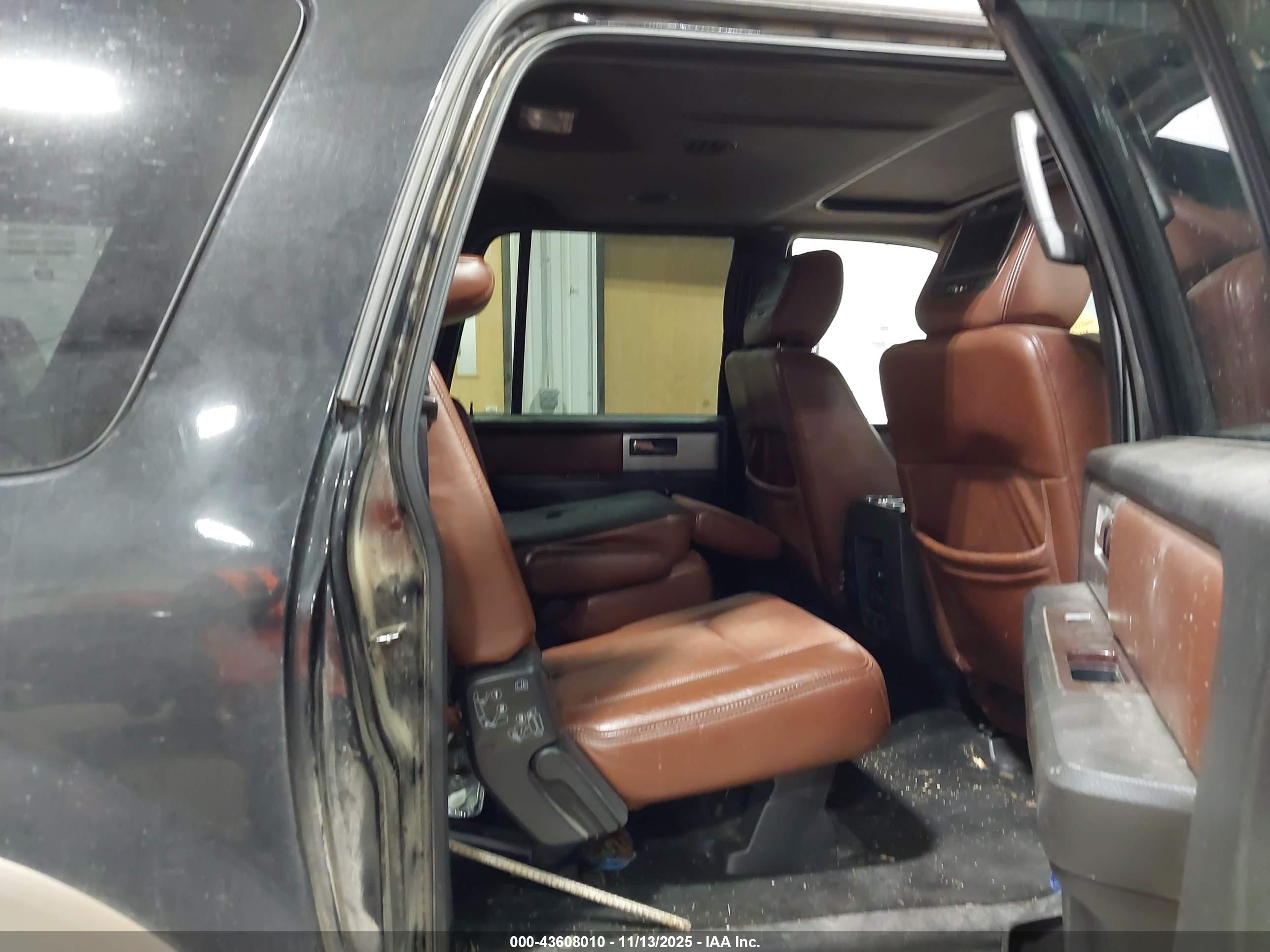 FORD EXPEDITION image 8