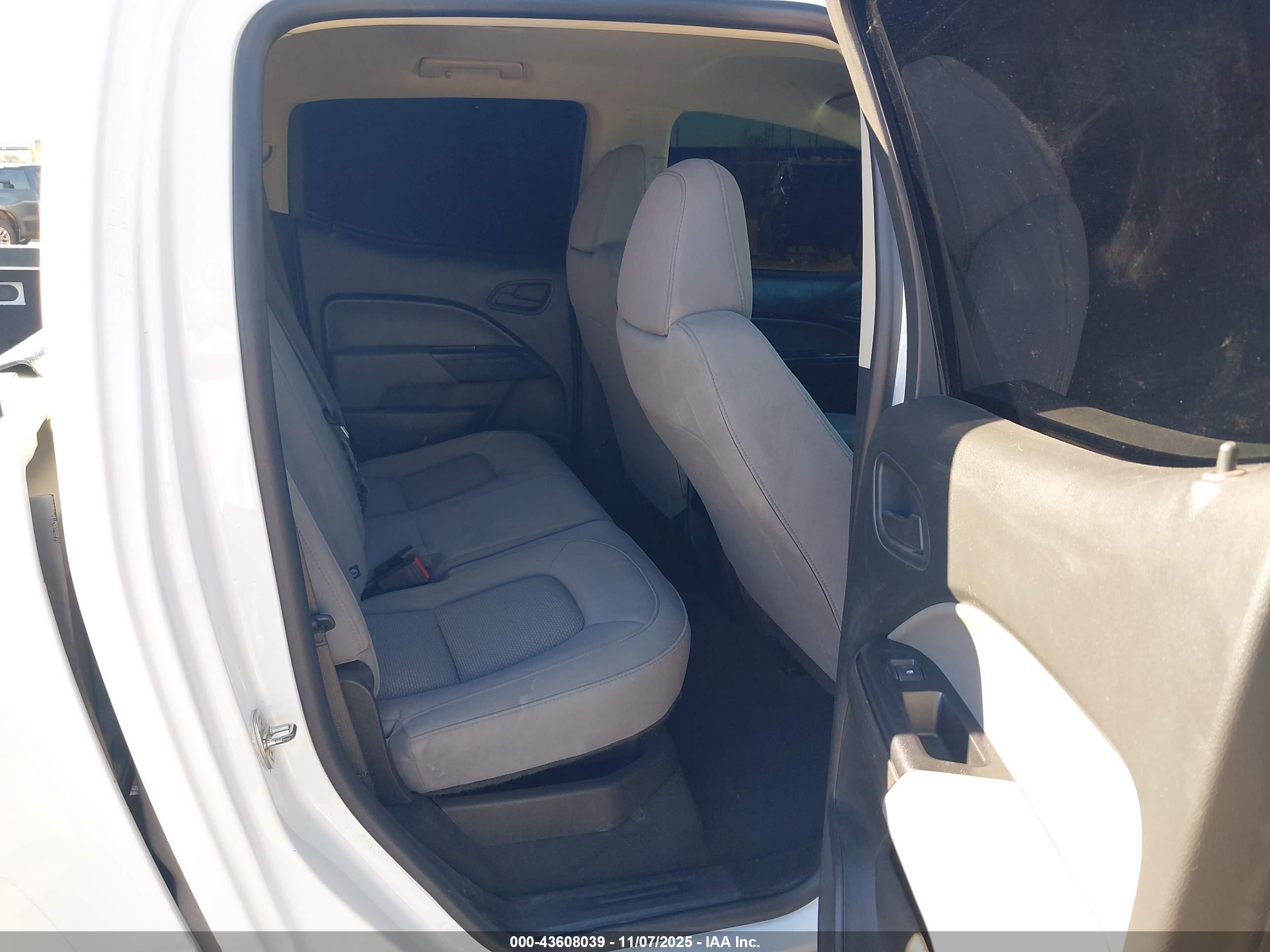 GMC CANYON image 8