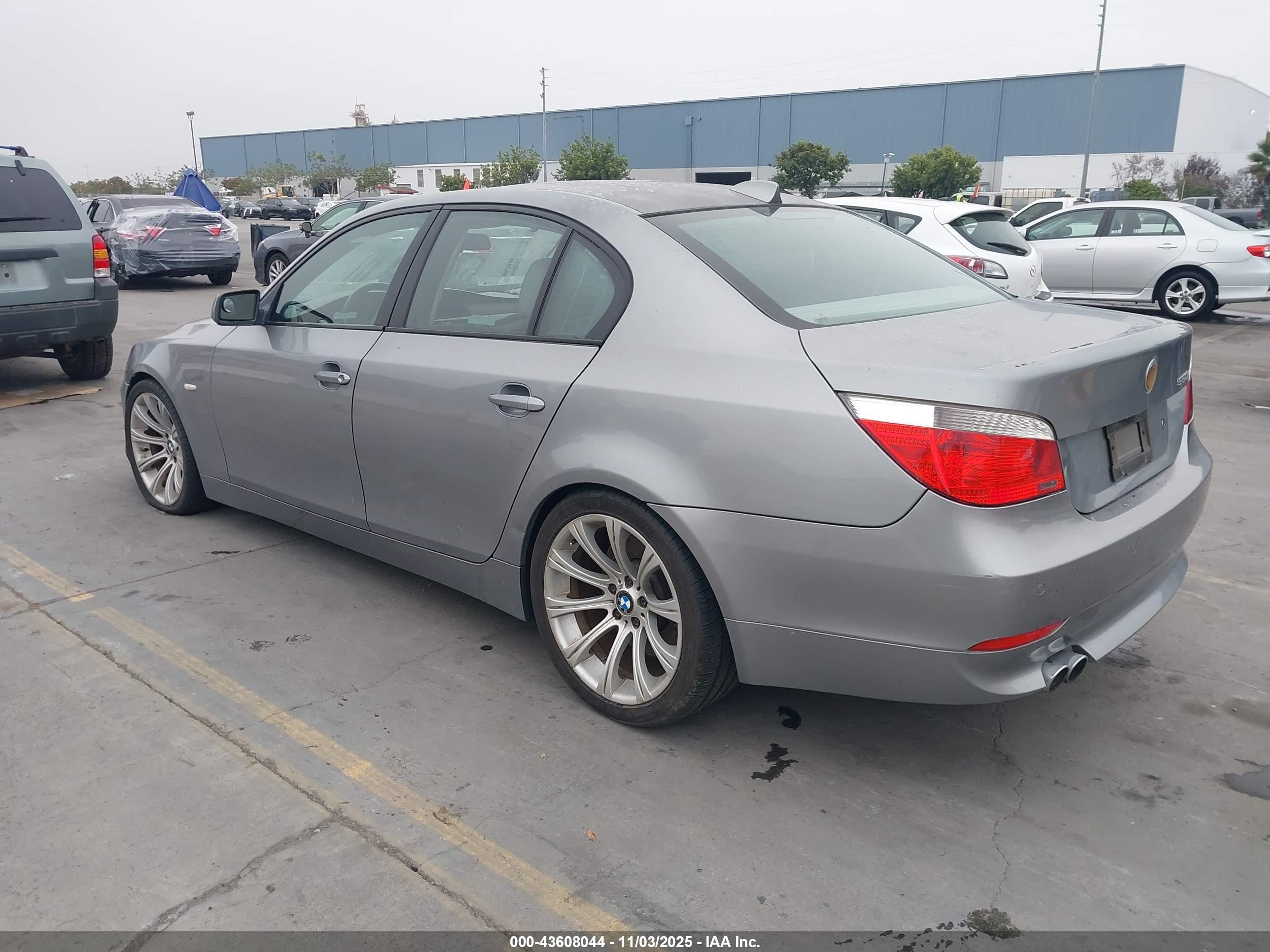 BMW 550I image 3