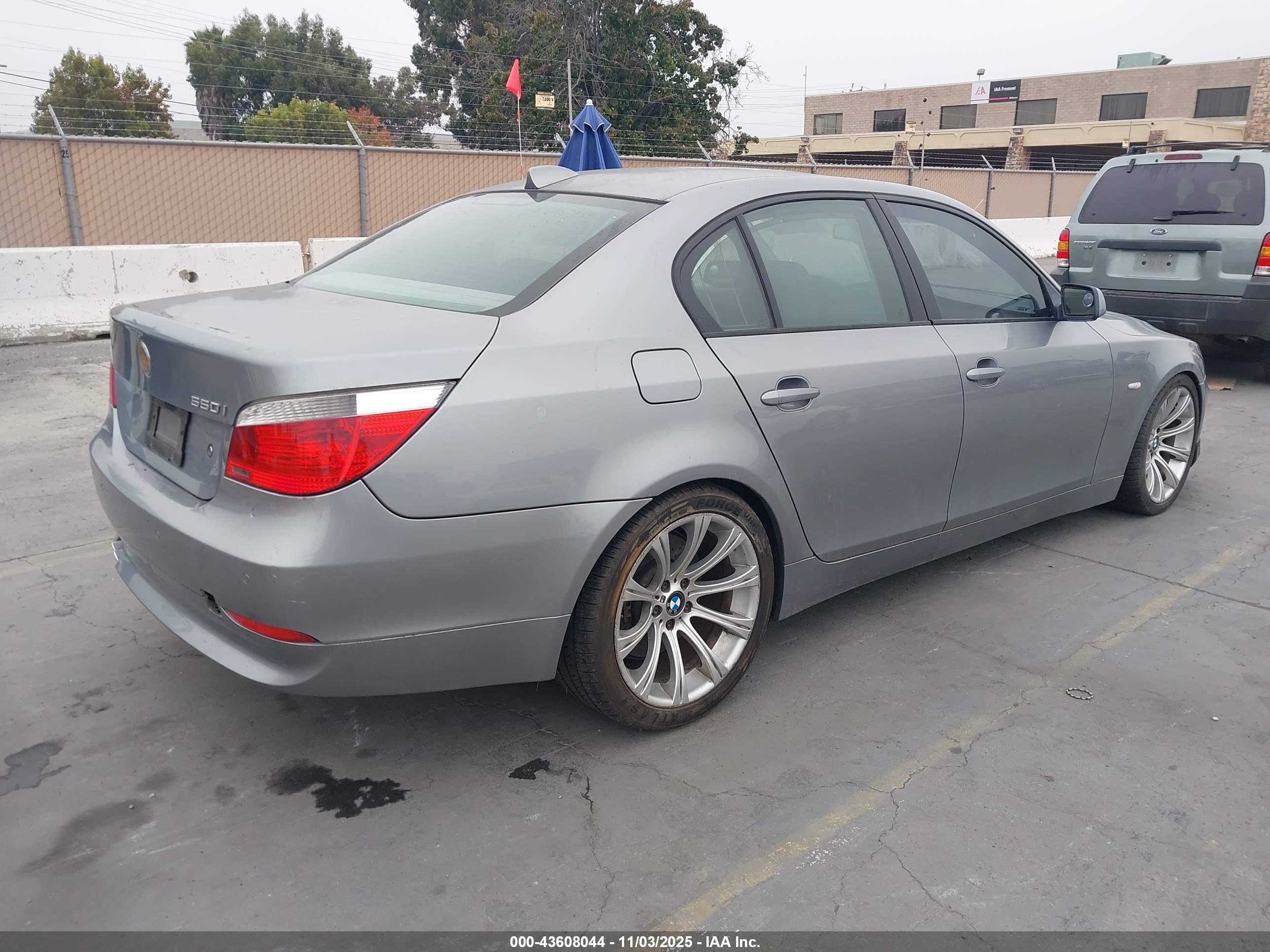 BMW 550I image 4