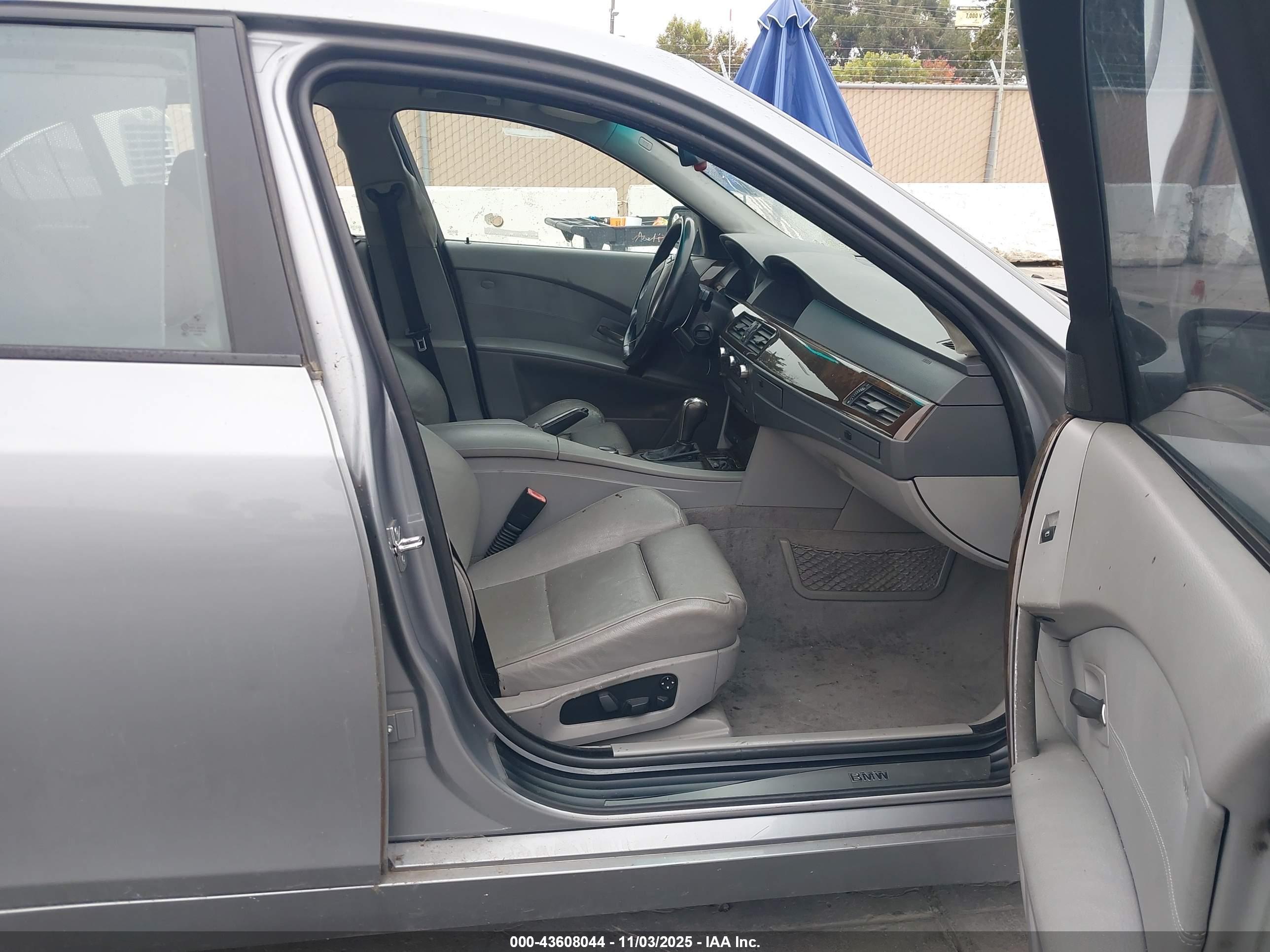 BMW 550I image 5