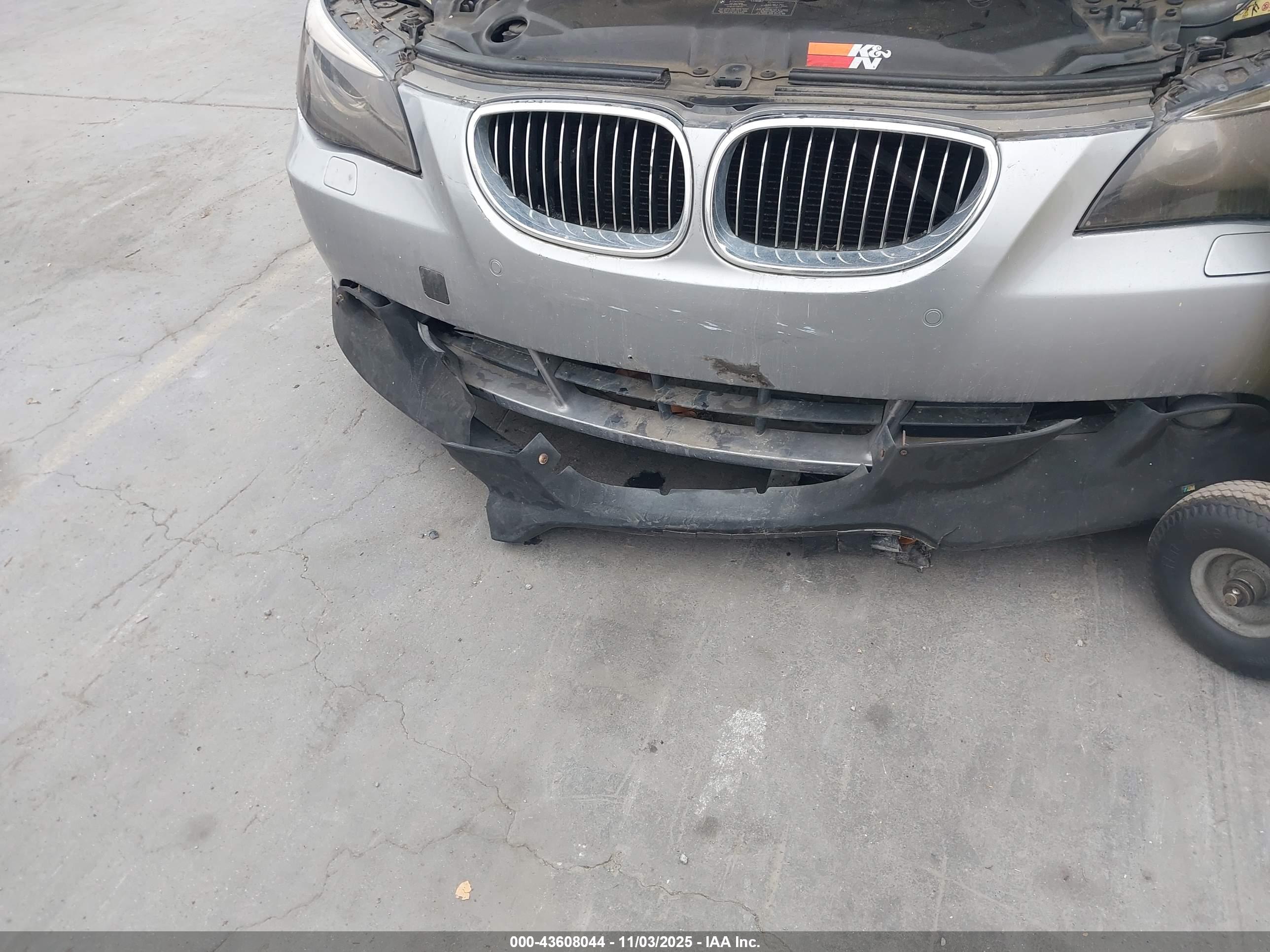 BMW 550I image 6