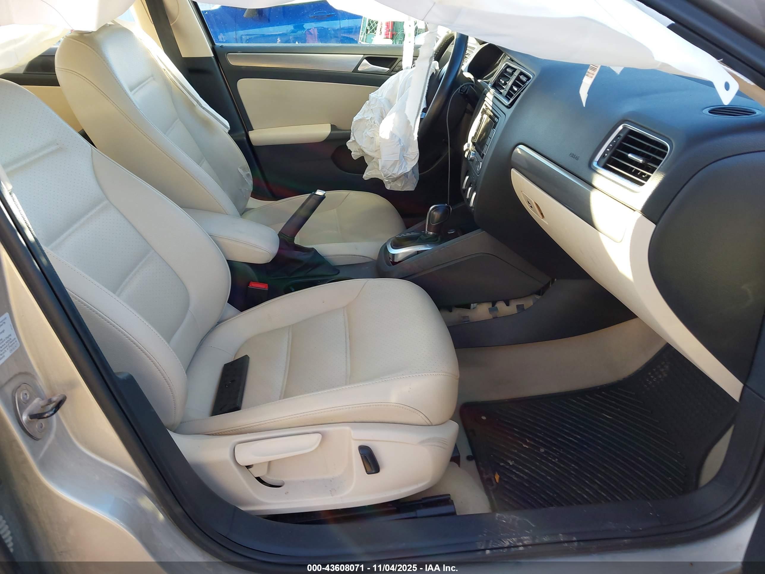 VOLKSWAGEN JETTA image 5