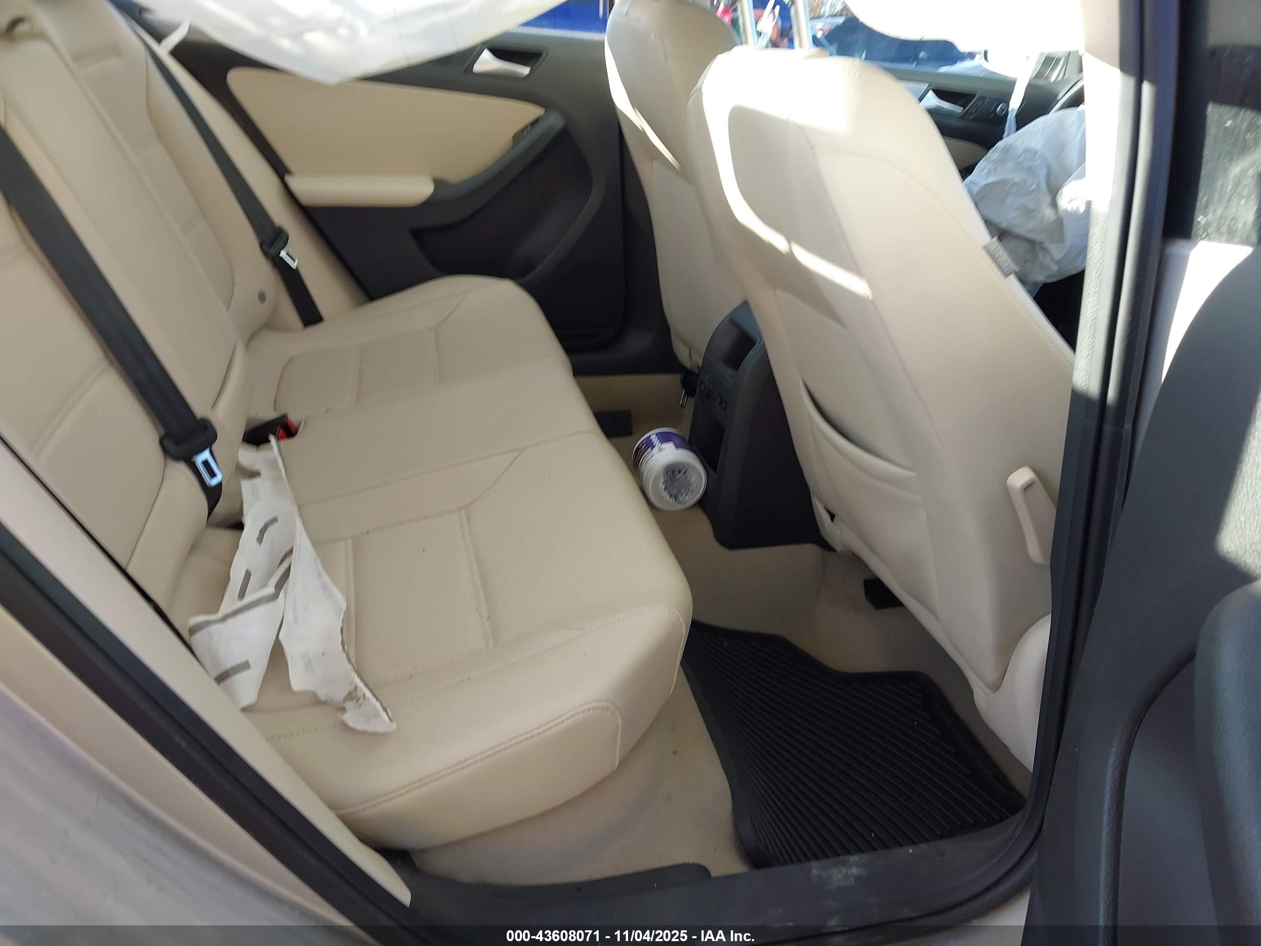 VOLKSWAGEN JETTA image 8