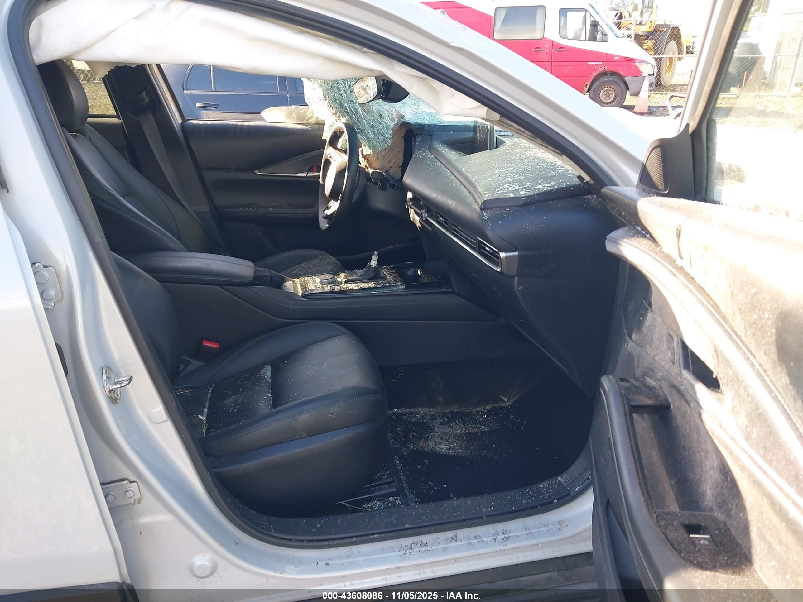 MAZDA CX-30 image 5