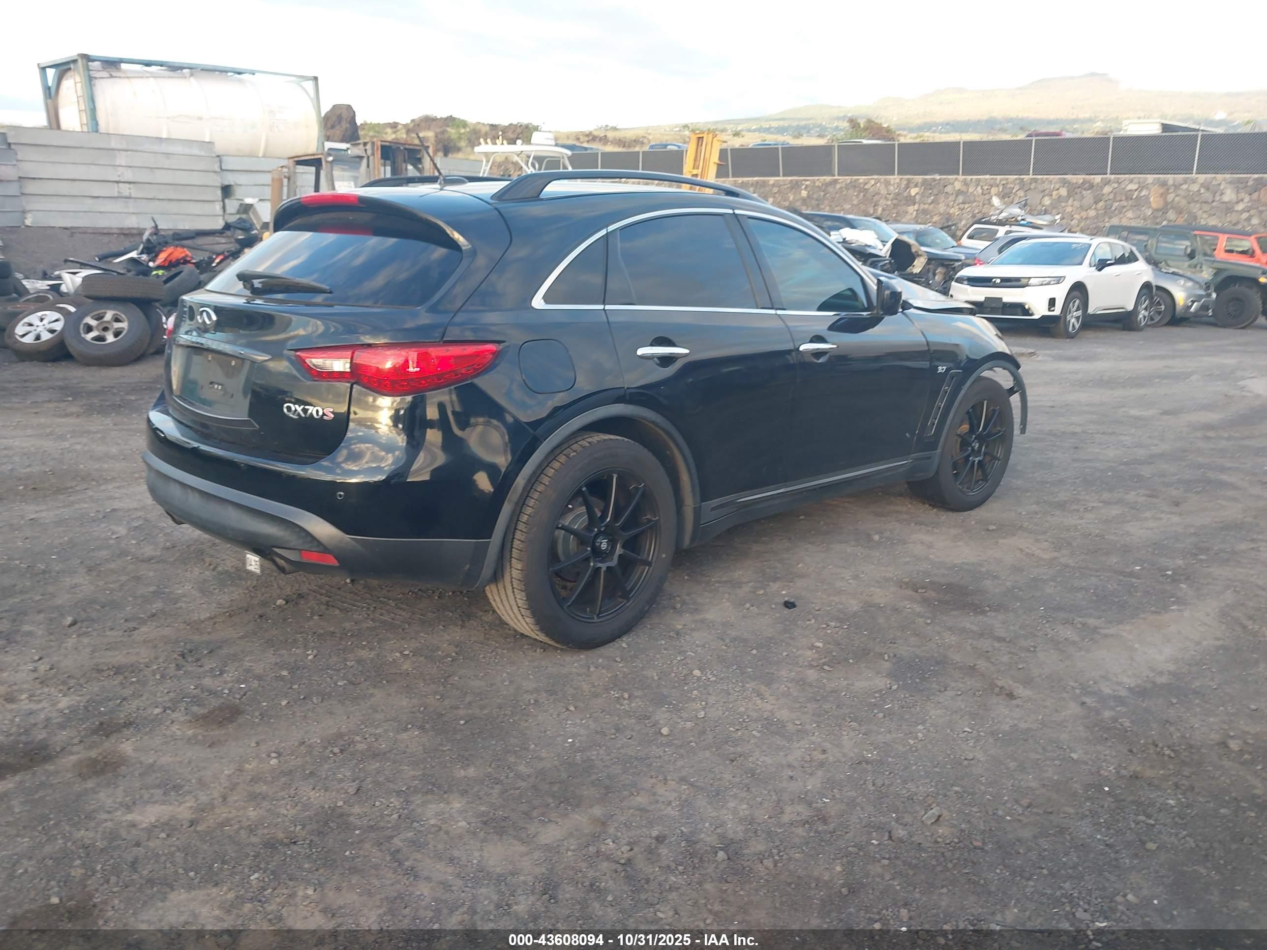 INFINITI QX70 image 4